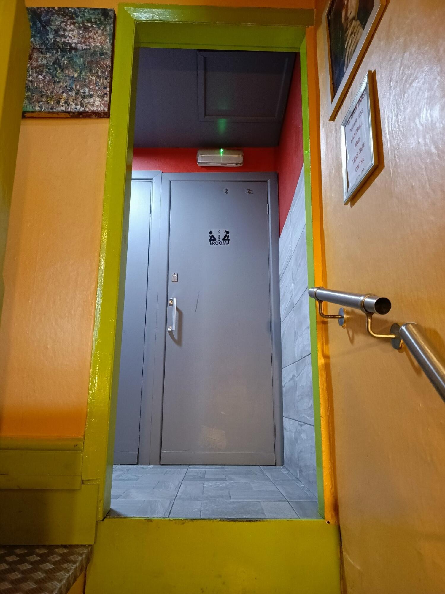 Non wheelchair-accessible bathroom