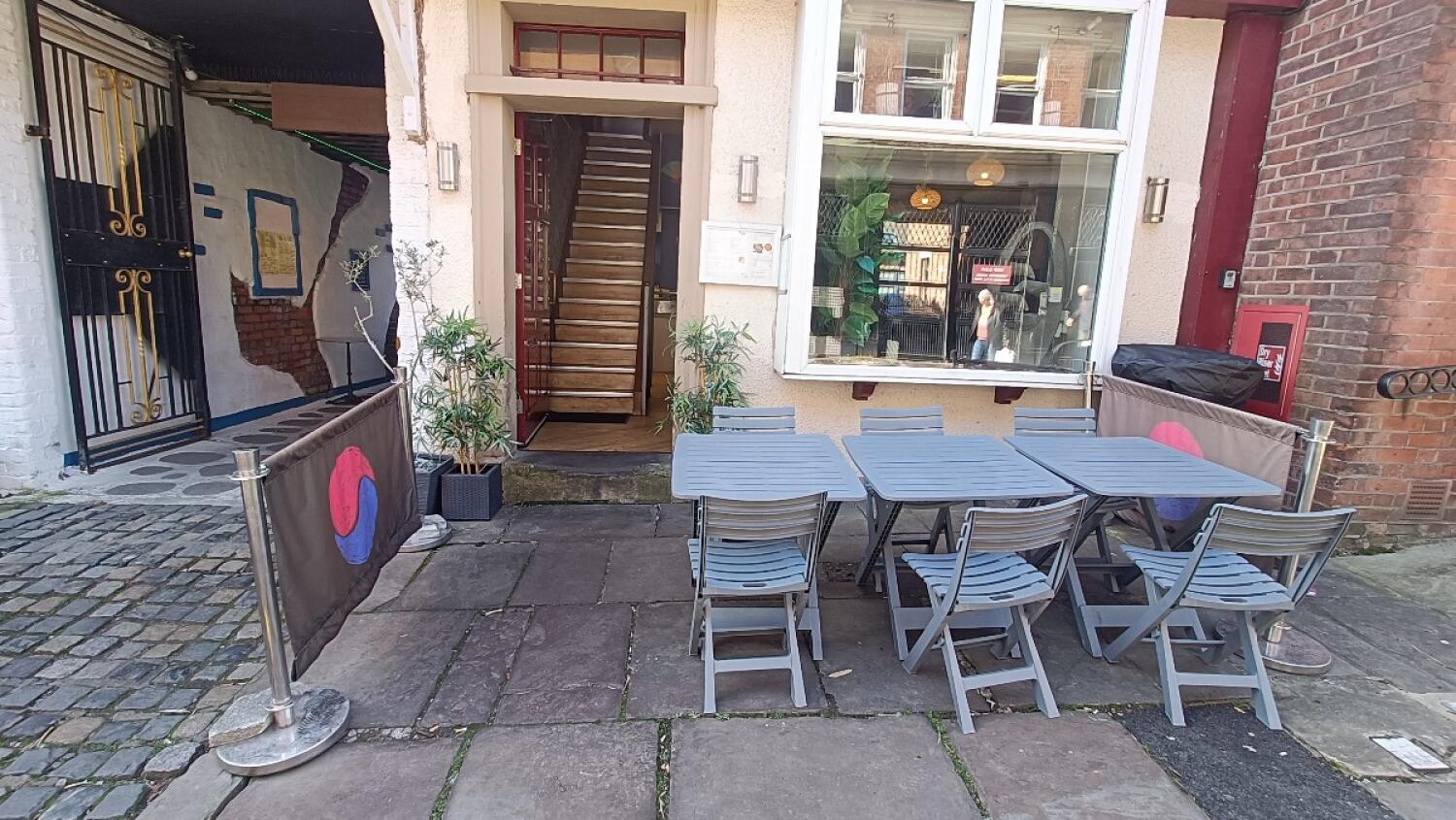 Outdoor – Front or street space