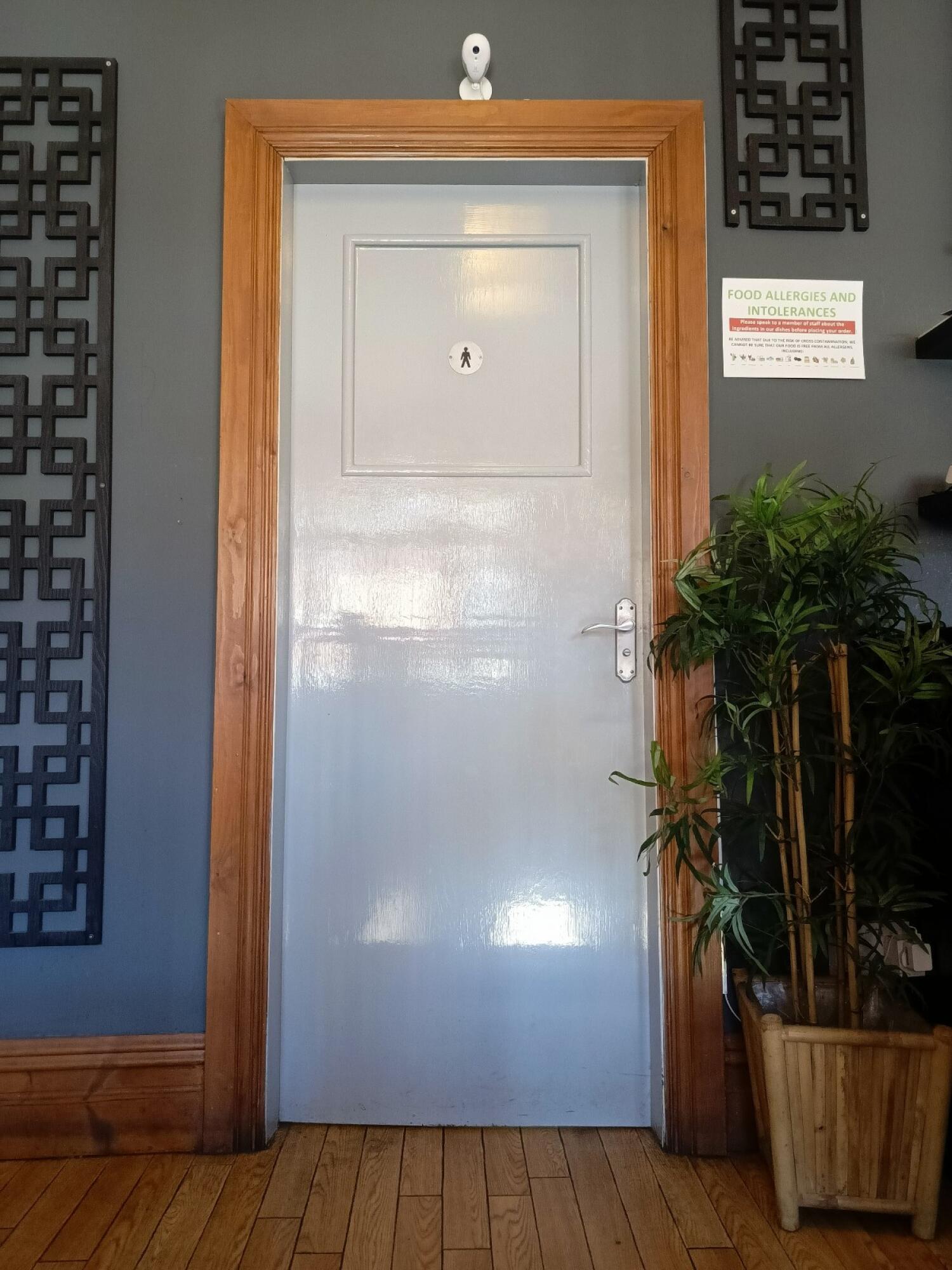 Non wheelchair-accessible bathroom