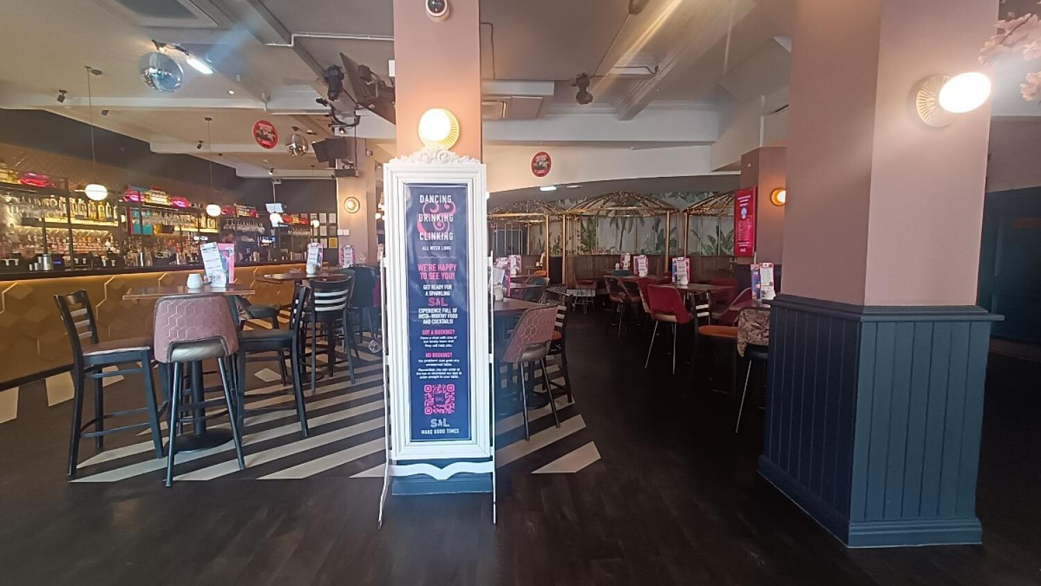 Indoor – Front space