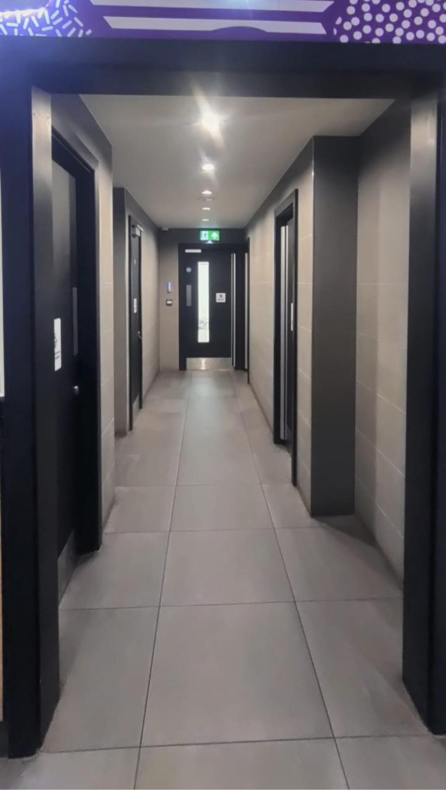 Wheelchair-accessible bathroom