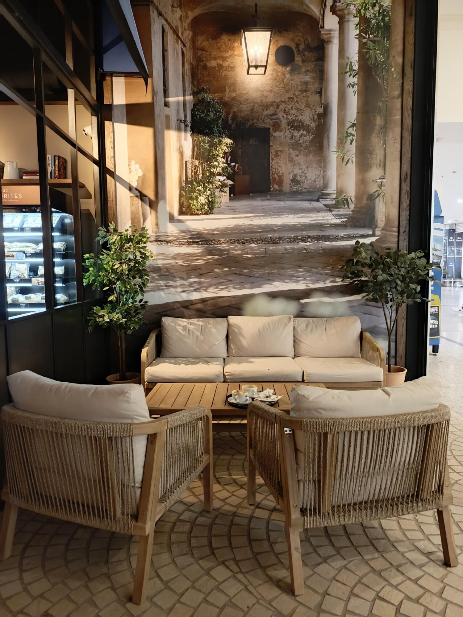 Outdoor – Front or street space
