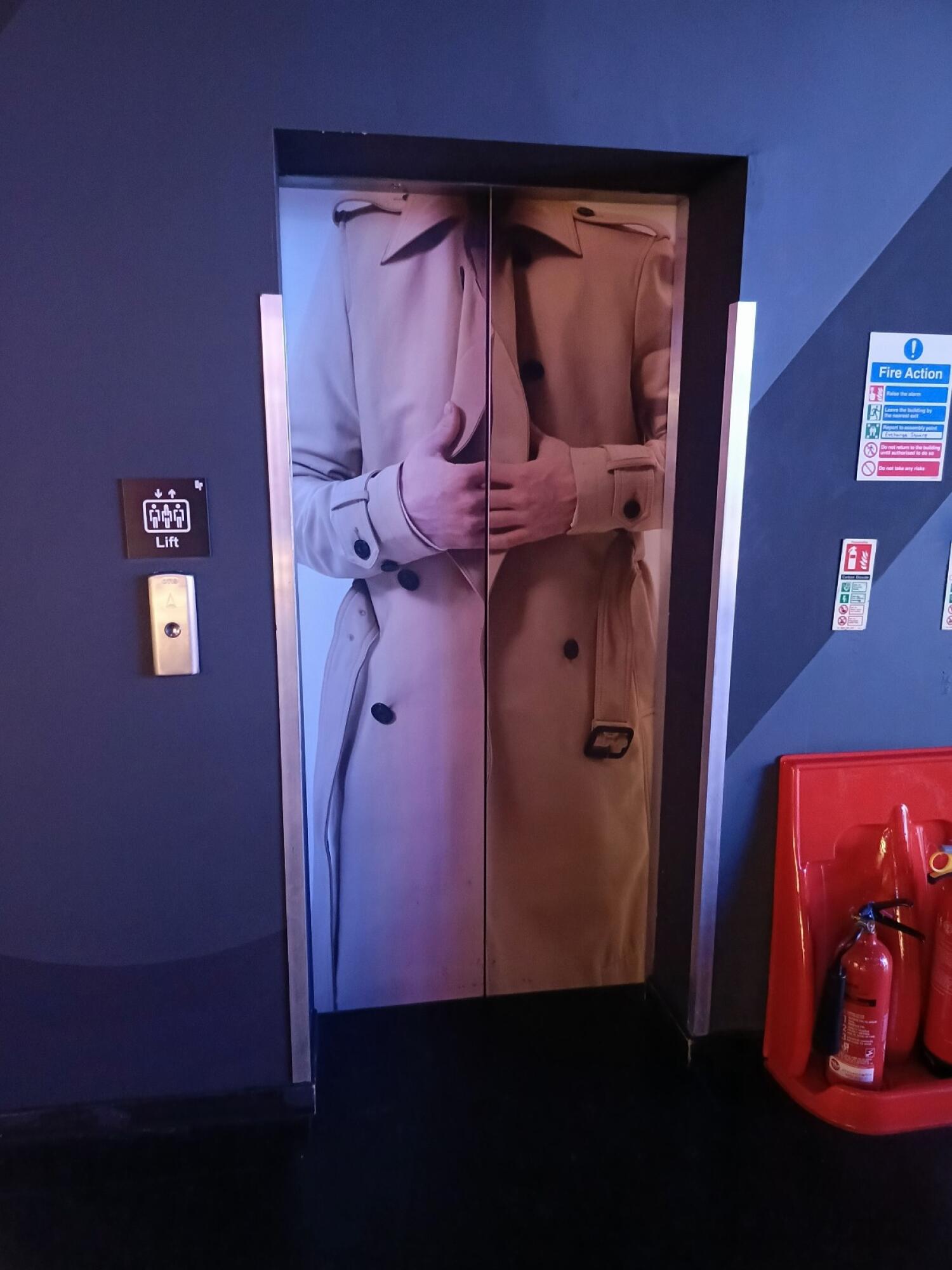 Wheelchair-accessible bathroom