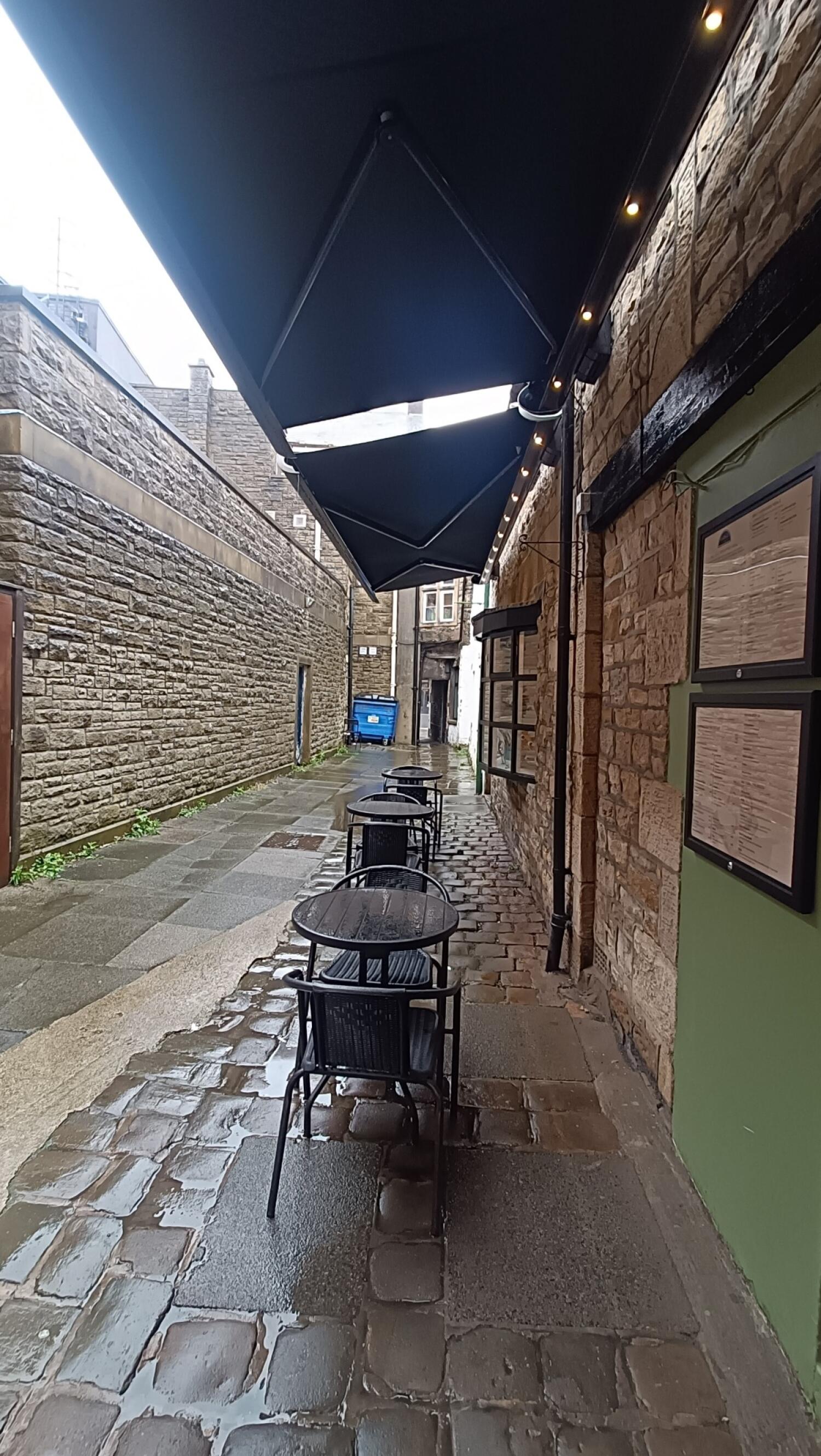 Outdoor – Front or street space