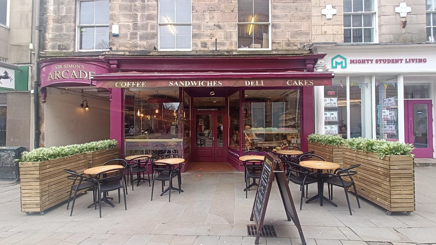 Outdoor – Front or street space