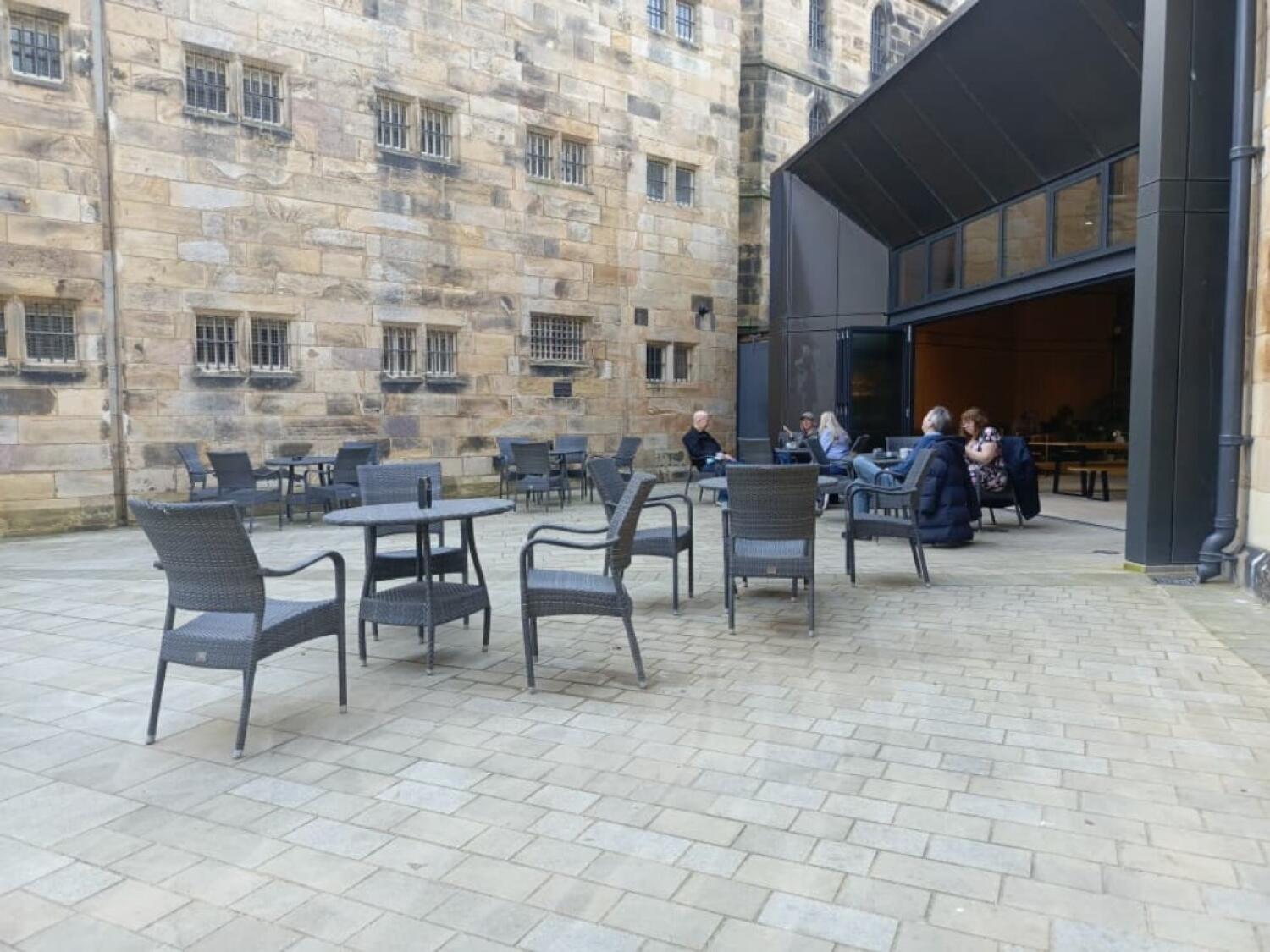 Outdoor – Front or street space