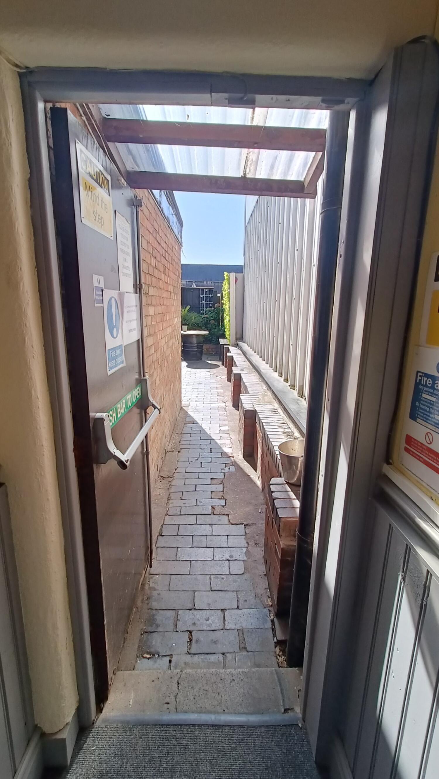 Outdoor – Back space