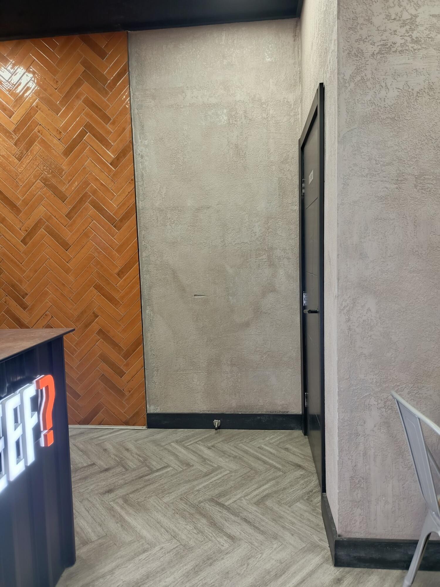 Non wheelchair-accessible bathroom
