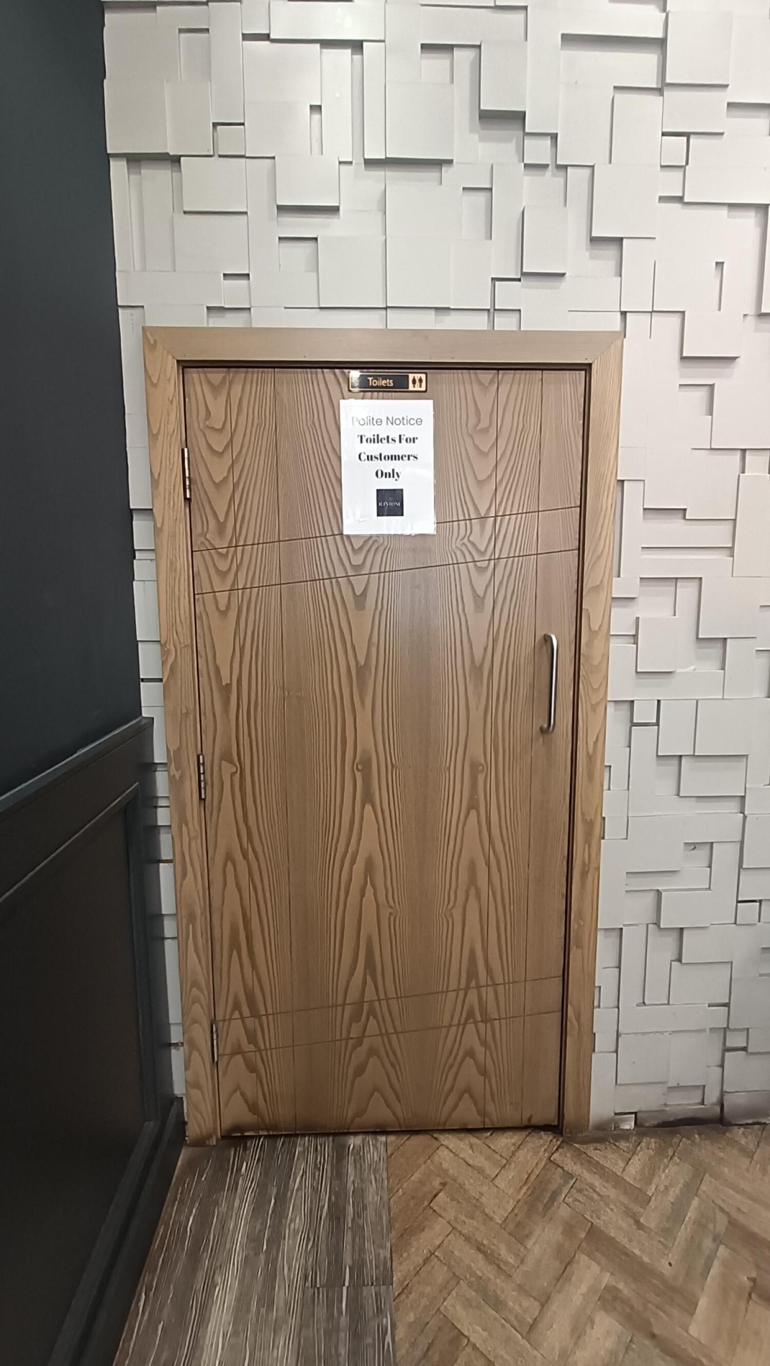 Non wheelchair-accessible bathroom