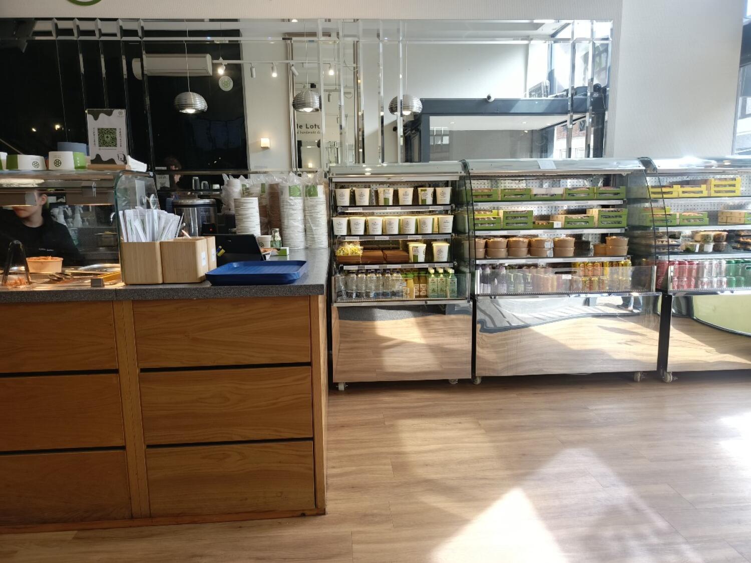 Indoor – Front space