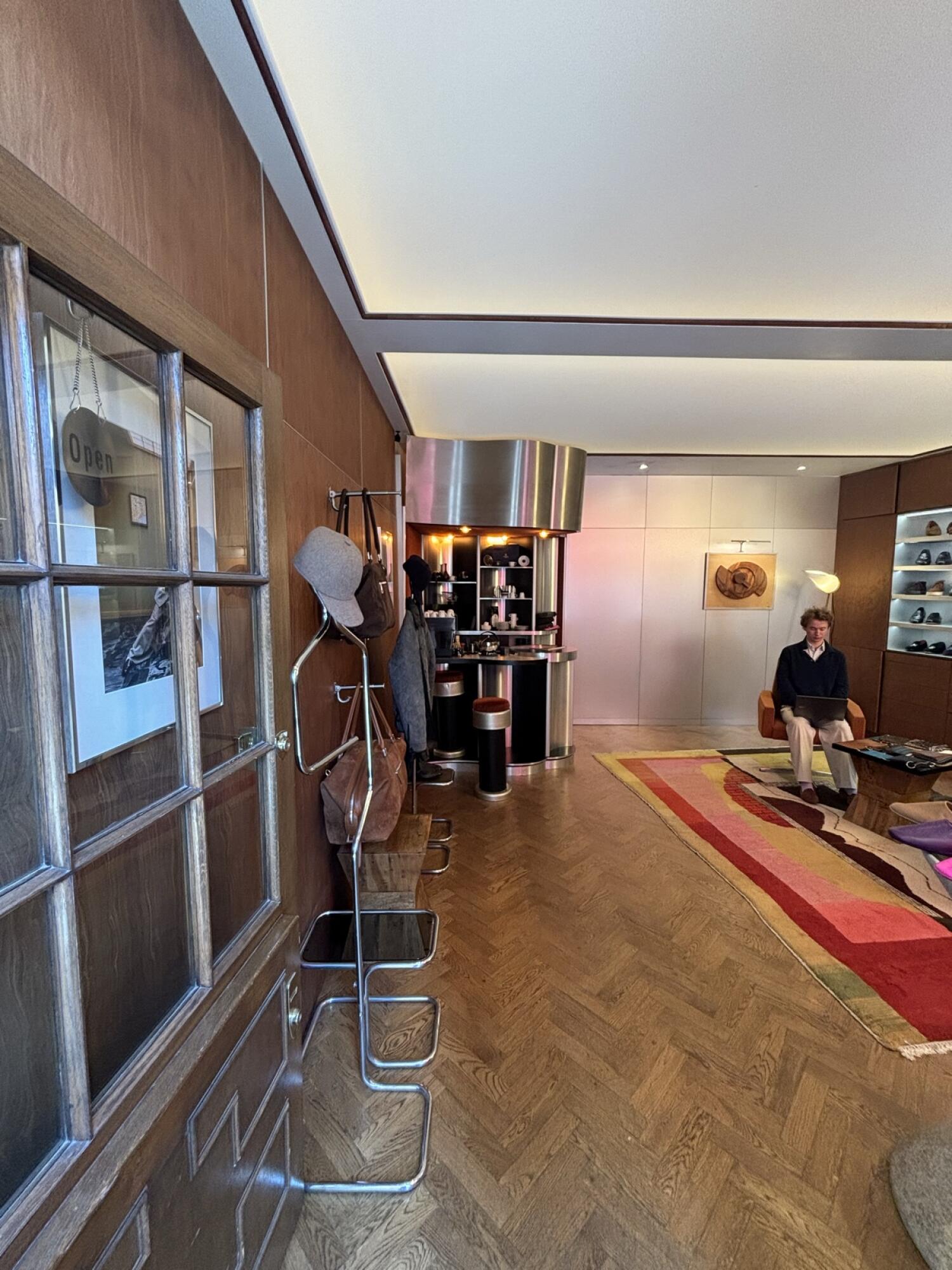 Indoor – Front space