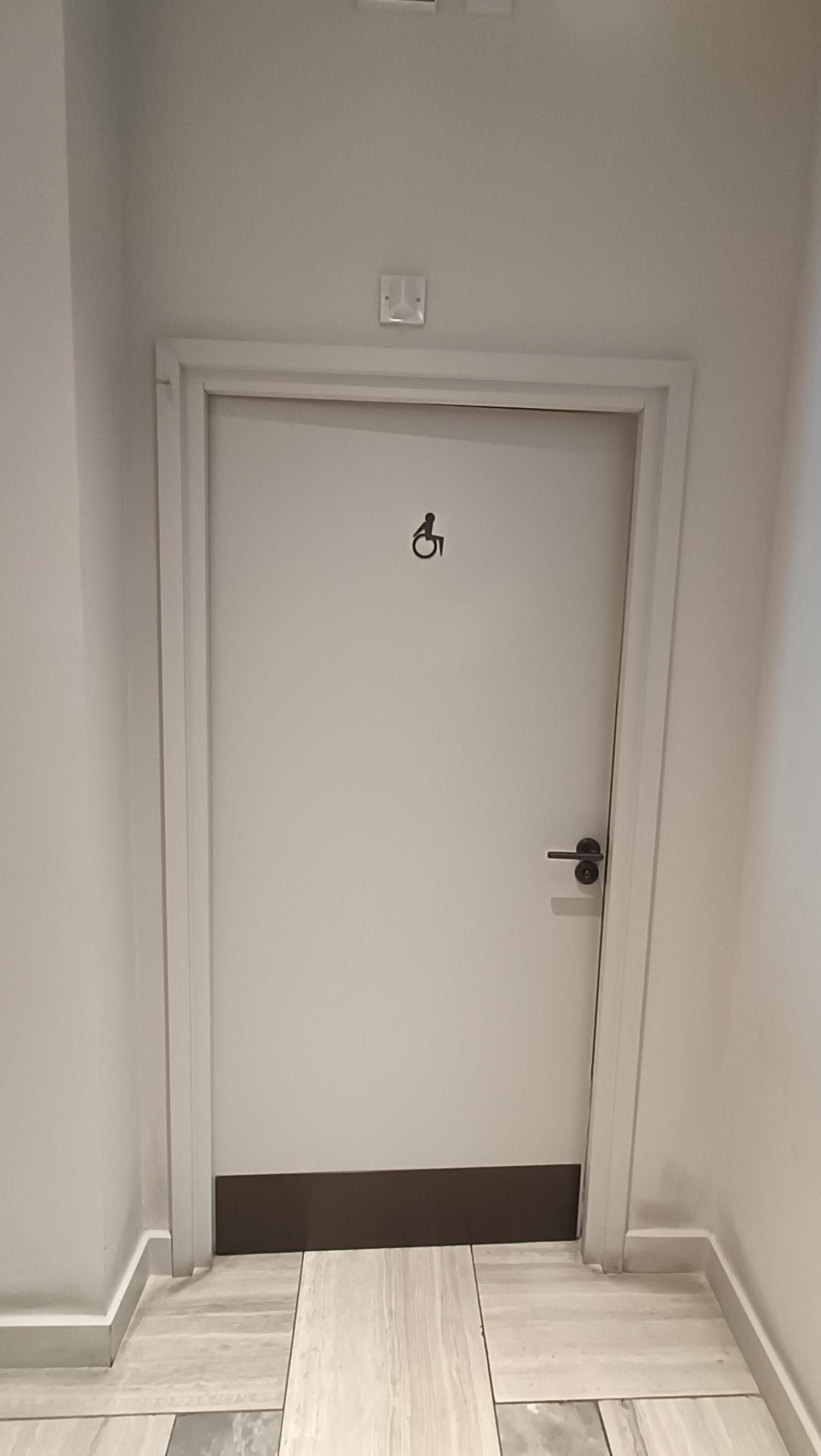 Wheelchair-accessible bathroom