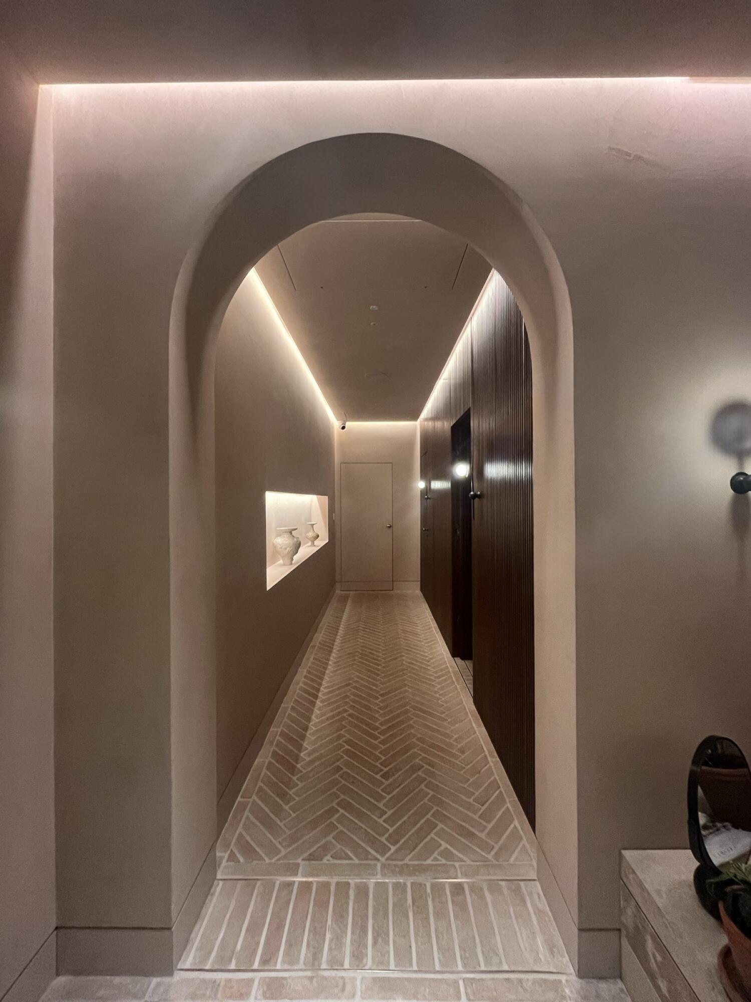 Indoor - Back space