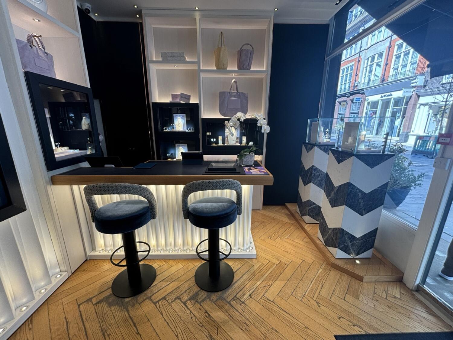 Indoor – Front space