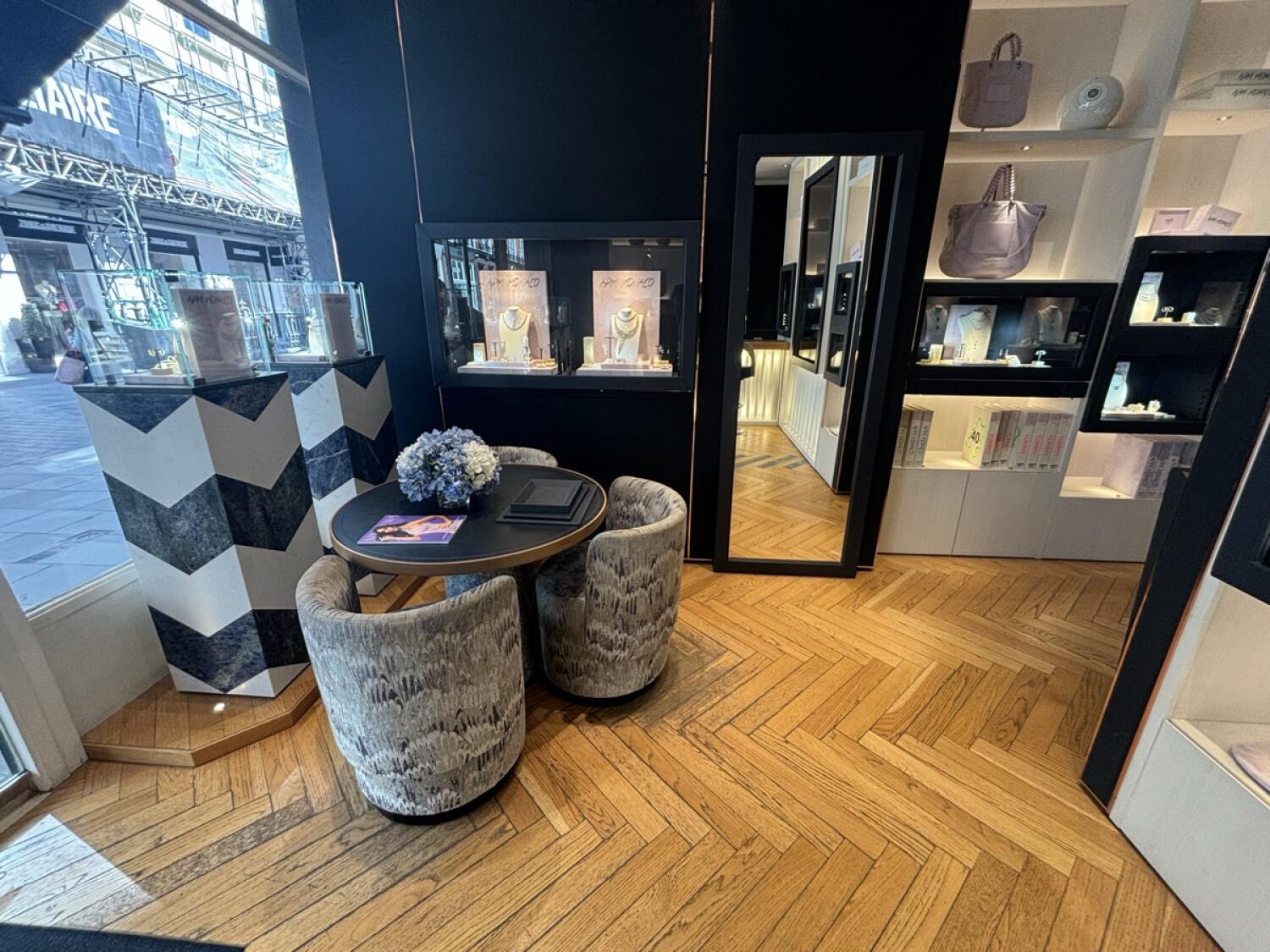 Indoor – Front space