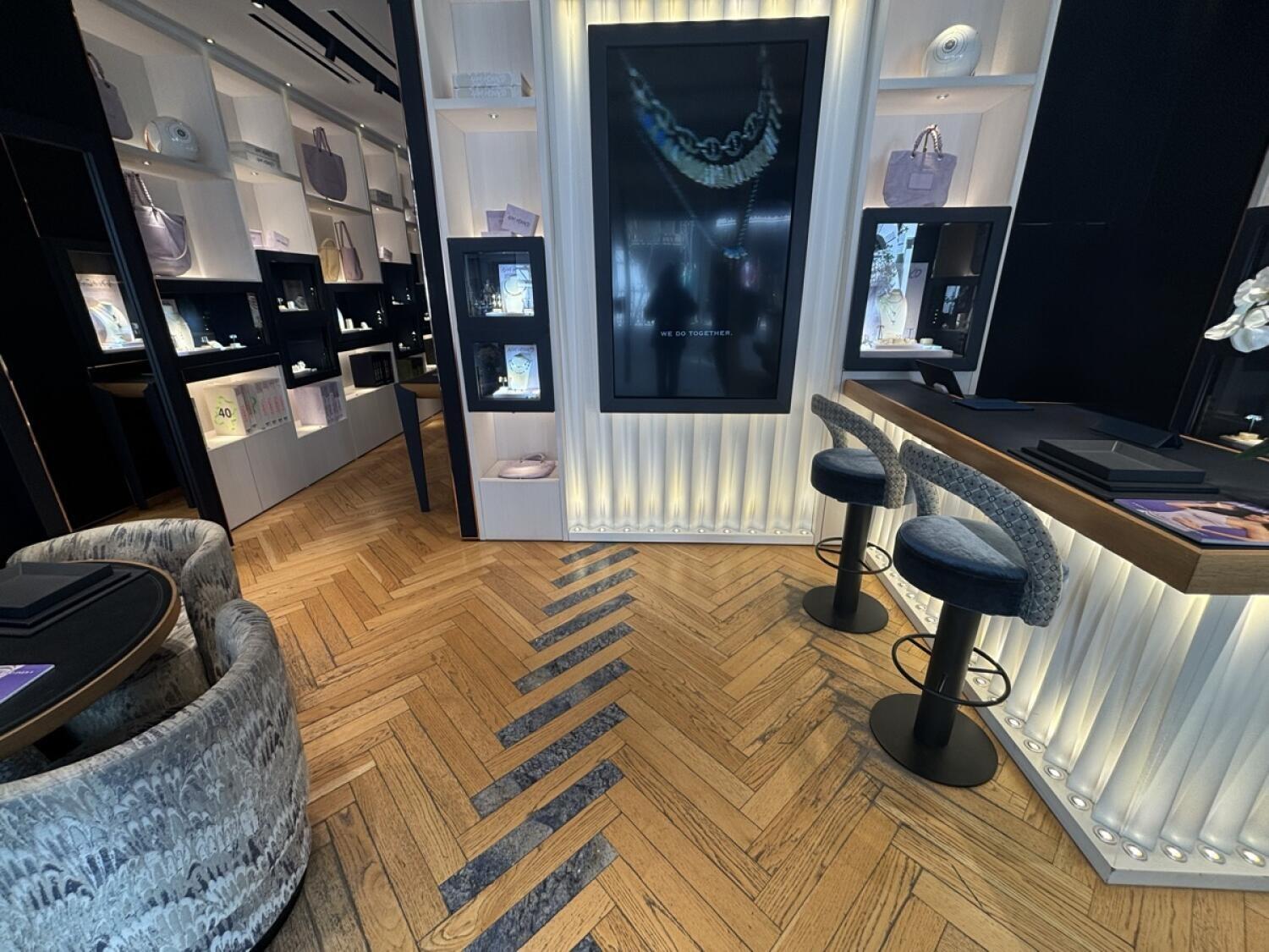 Indoor – Front space