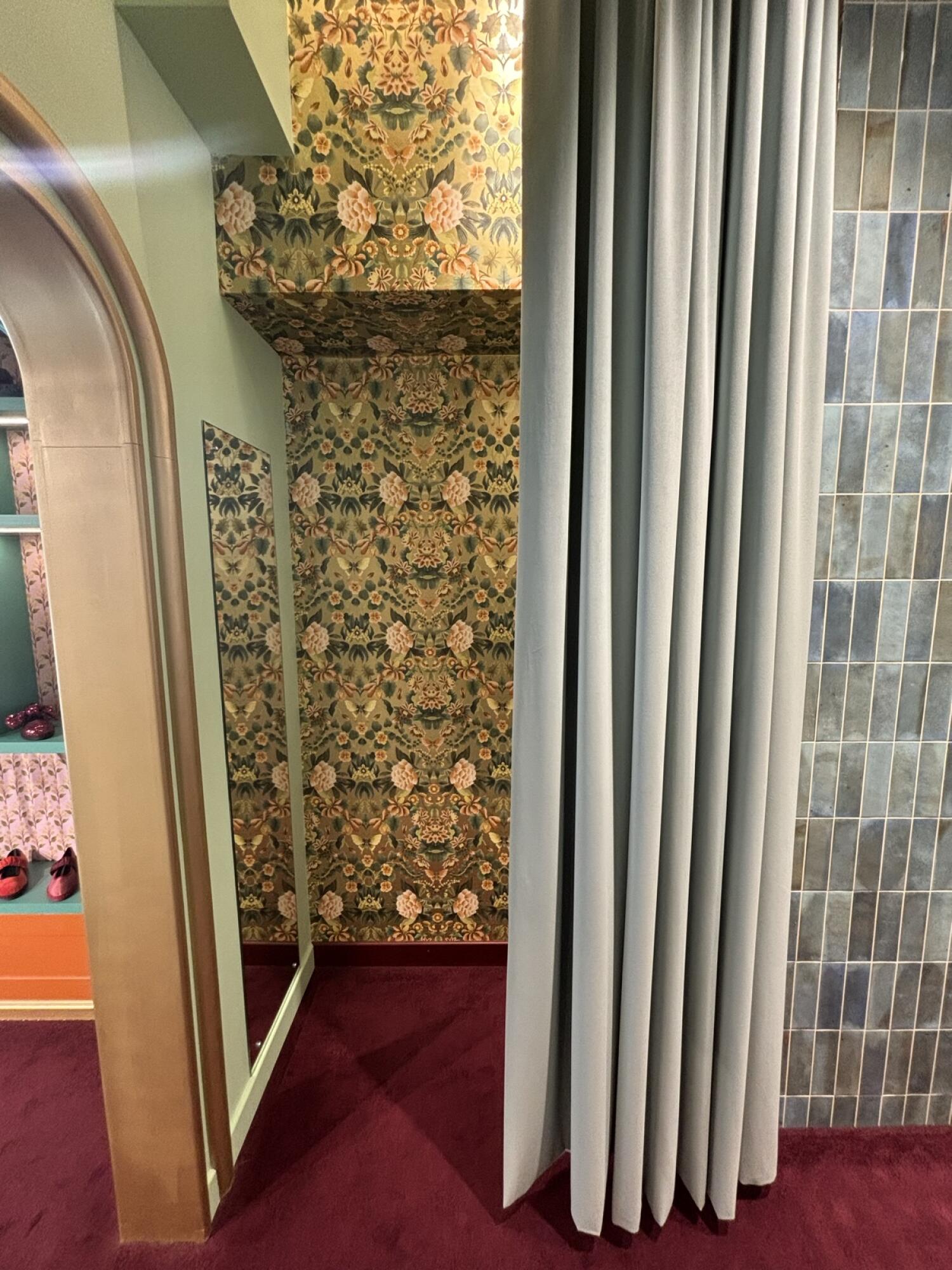 Indoor - Fitting rooms