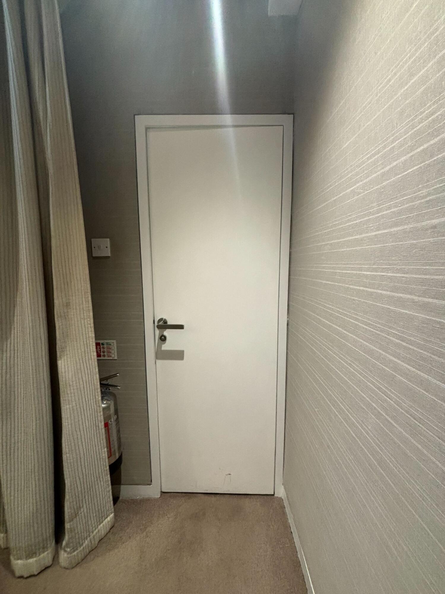 Non wheelchair-accessible bathroom