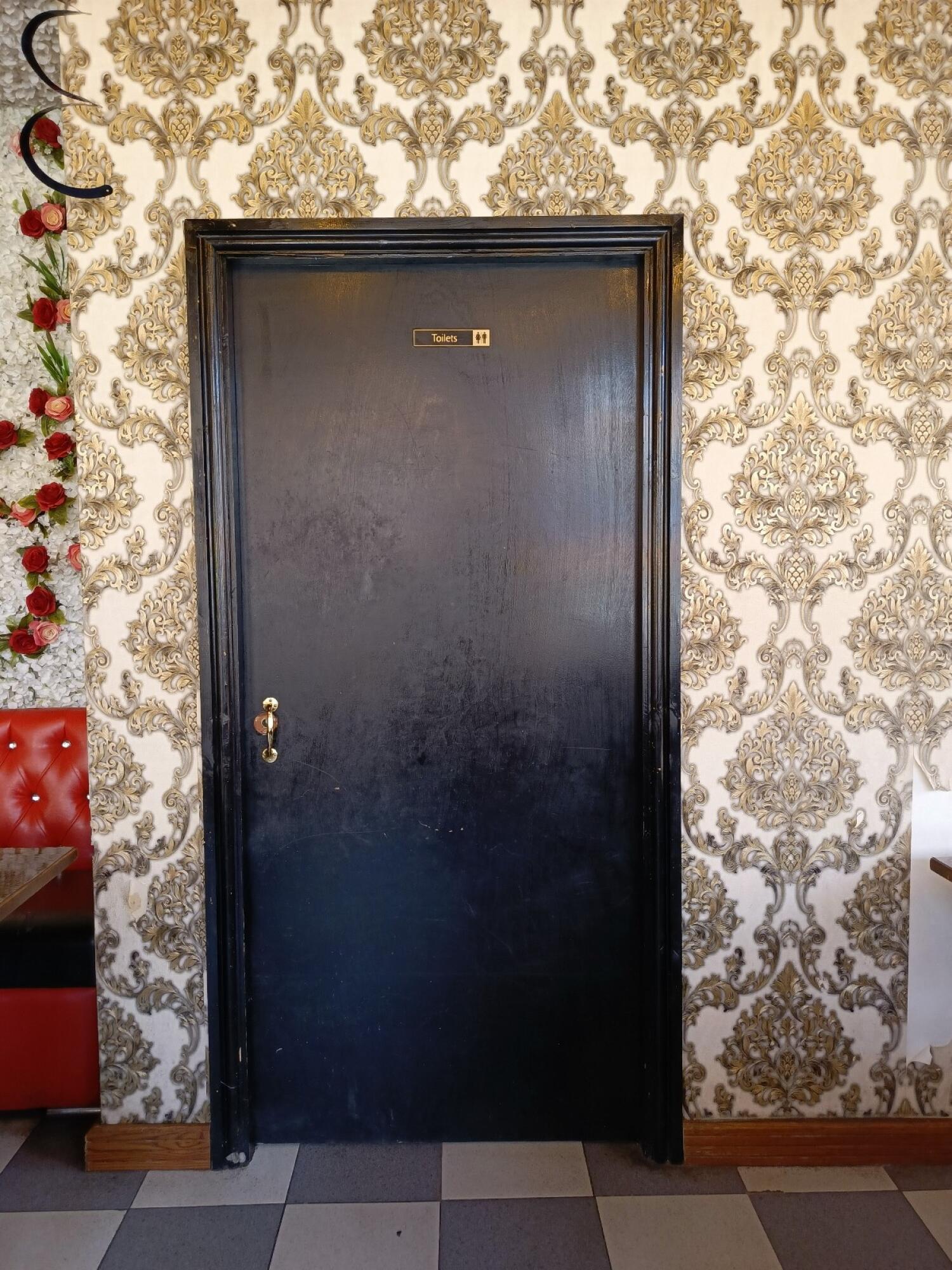 Non wheelchair-accessible bathroom