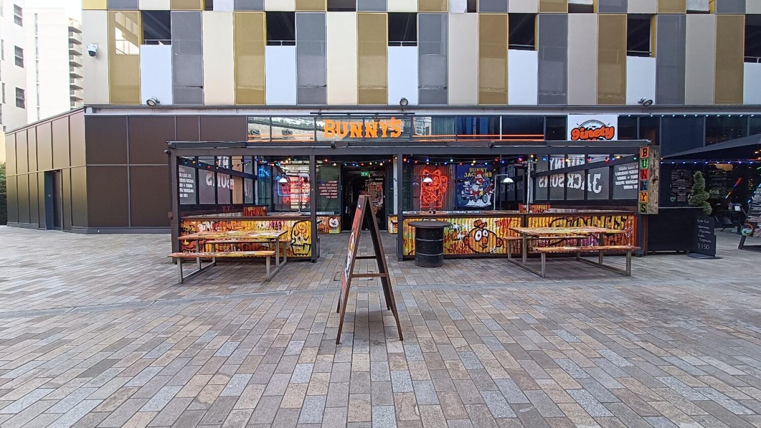 Outdoor – Front or street space