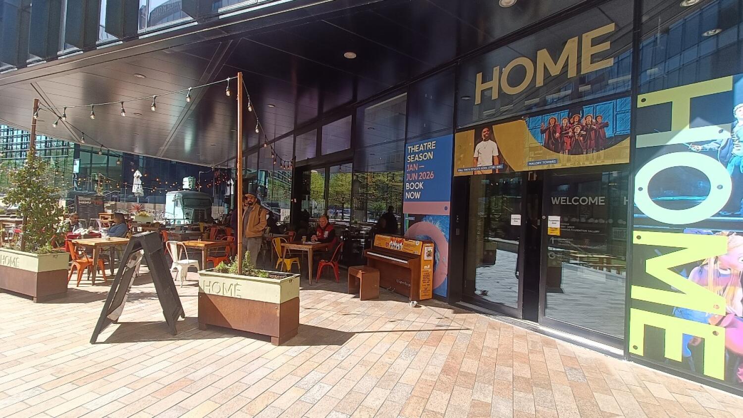 Outdoor – Front or street space