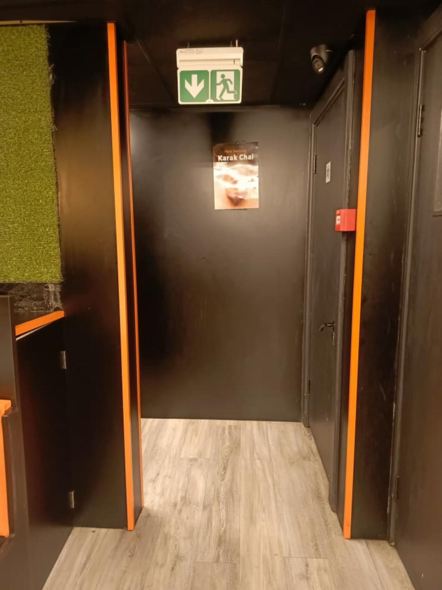Non wheelchair-accessible bathroom