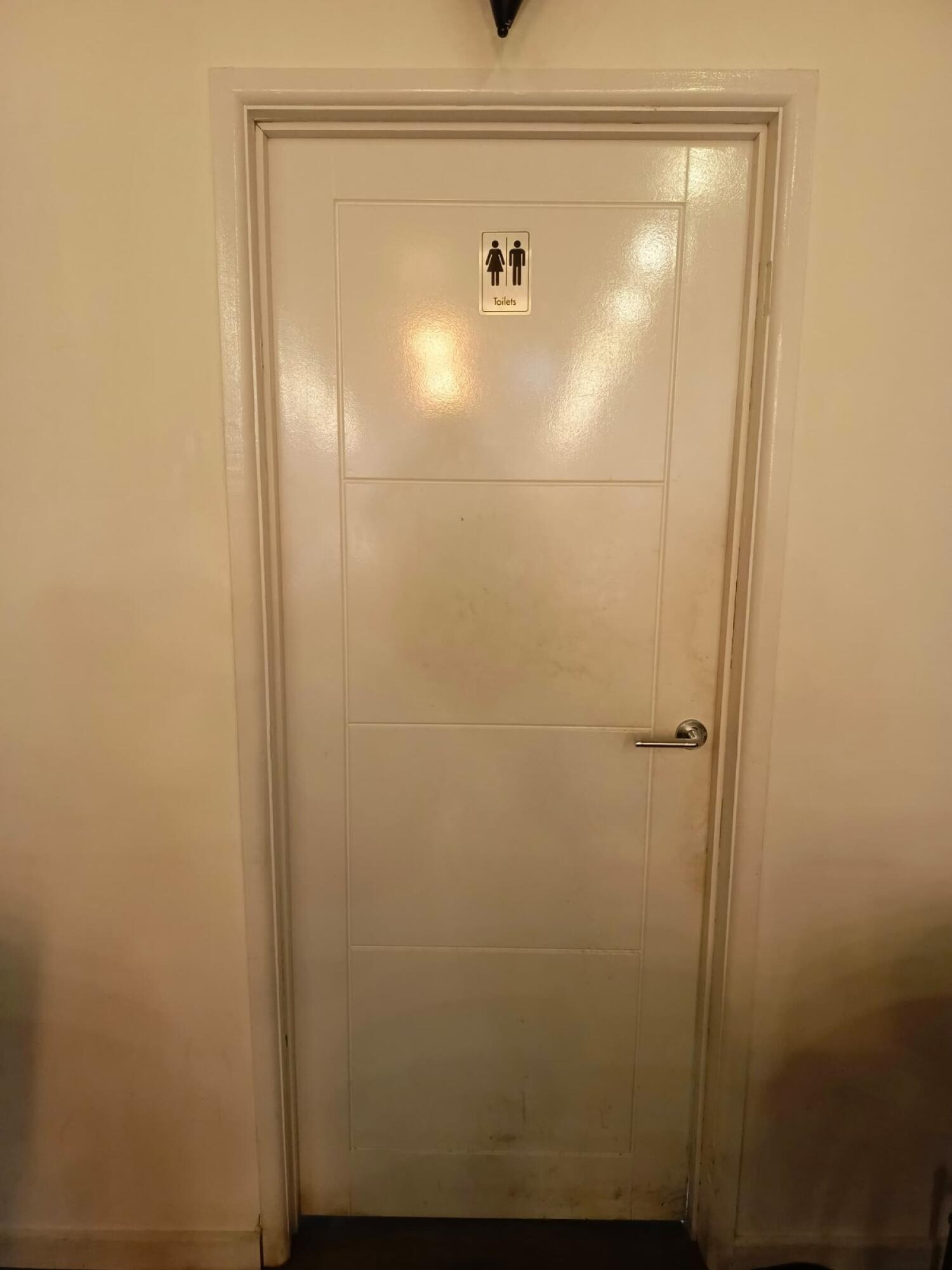 Non wheelchair-accessible bathroom