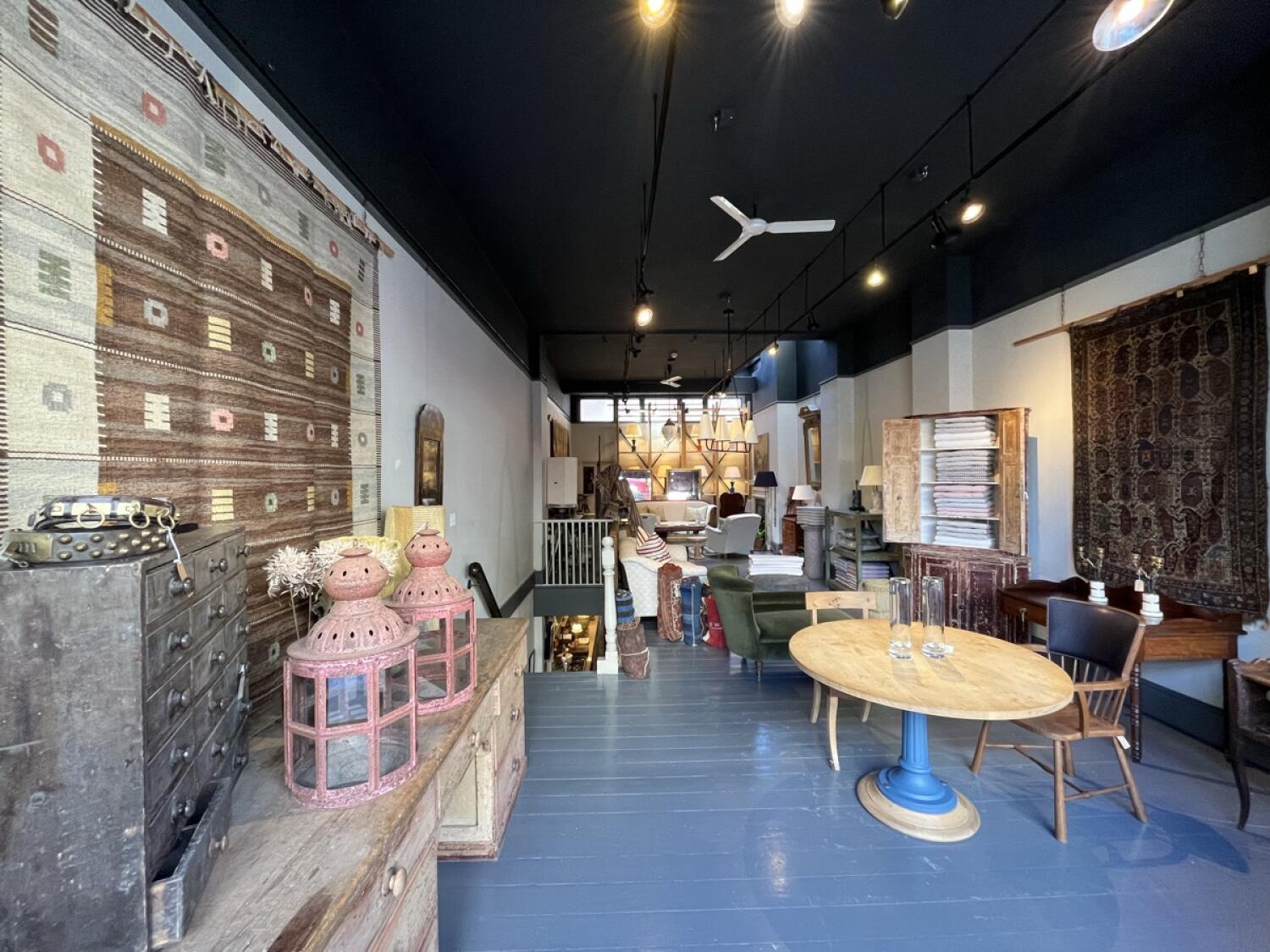 Indoor – Front space