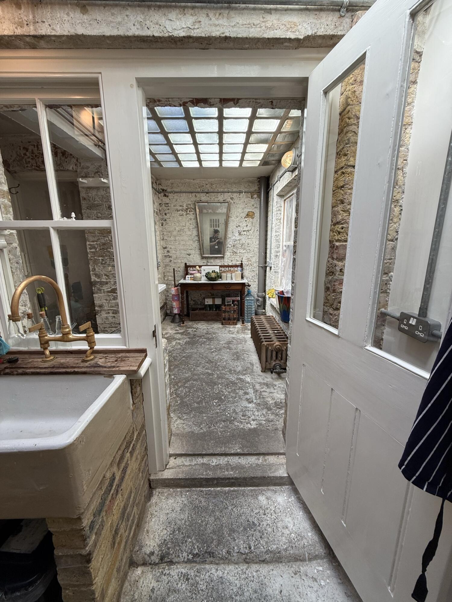 Non wheelchair-accessible bathroom
