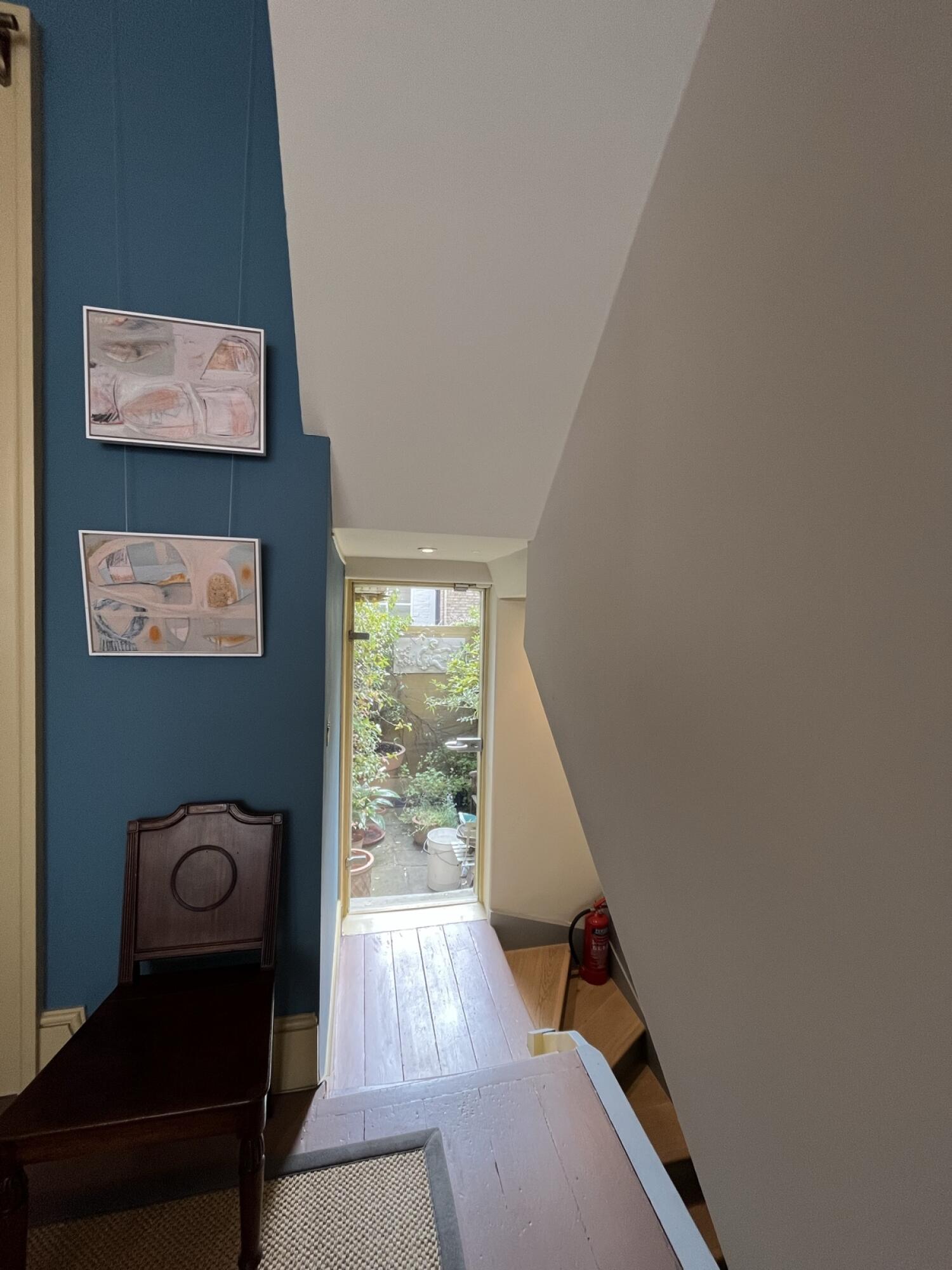 Non wheelchair-accessible bathroom