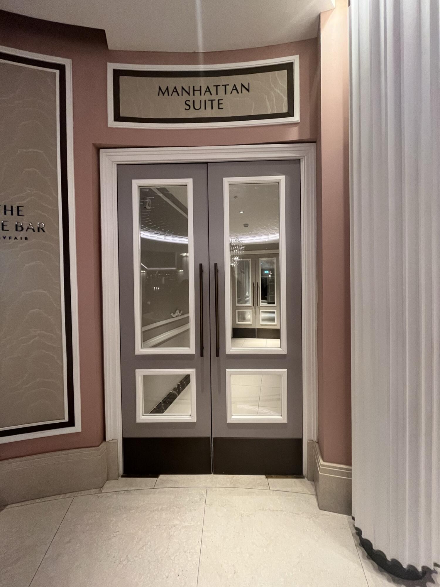 Wheelchair-accessible bathroom