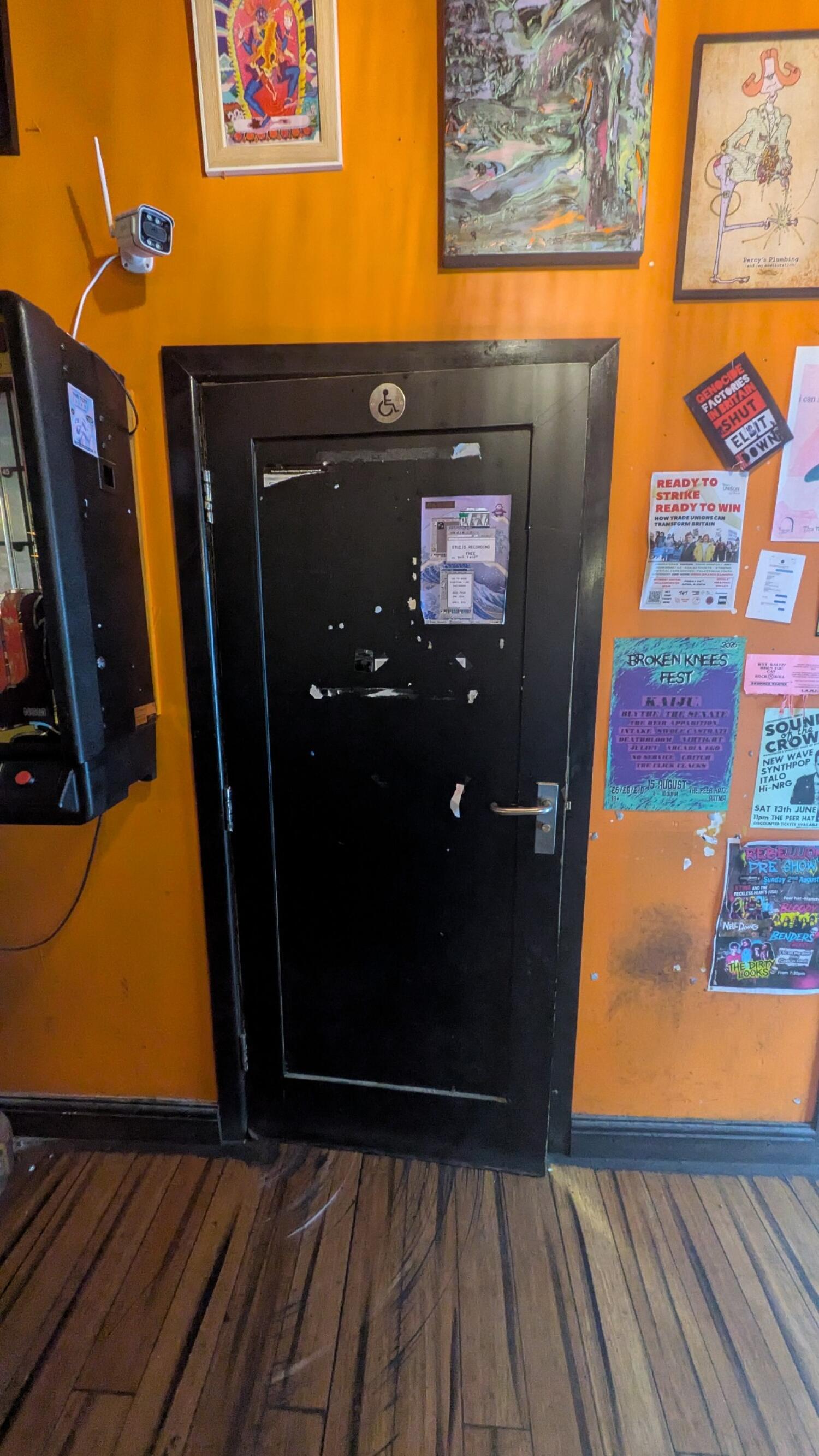 Wheelchair-accessible bathroom
