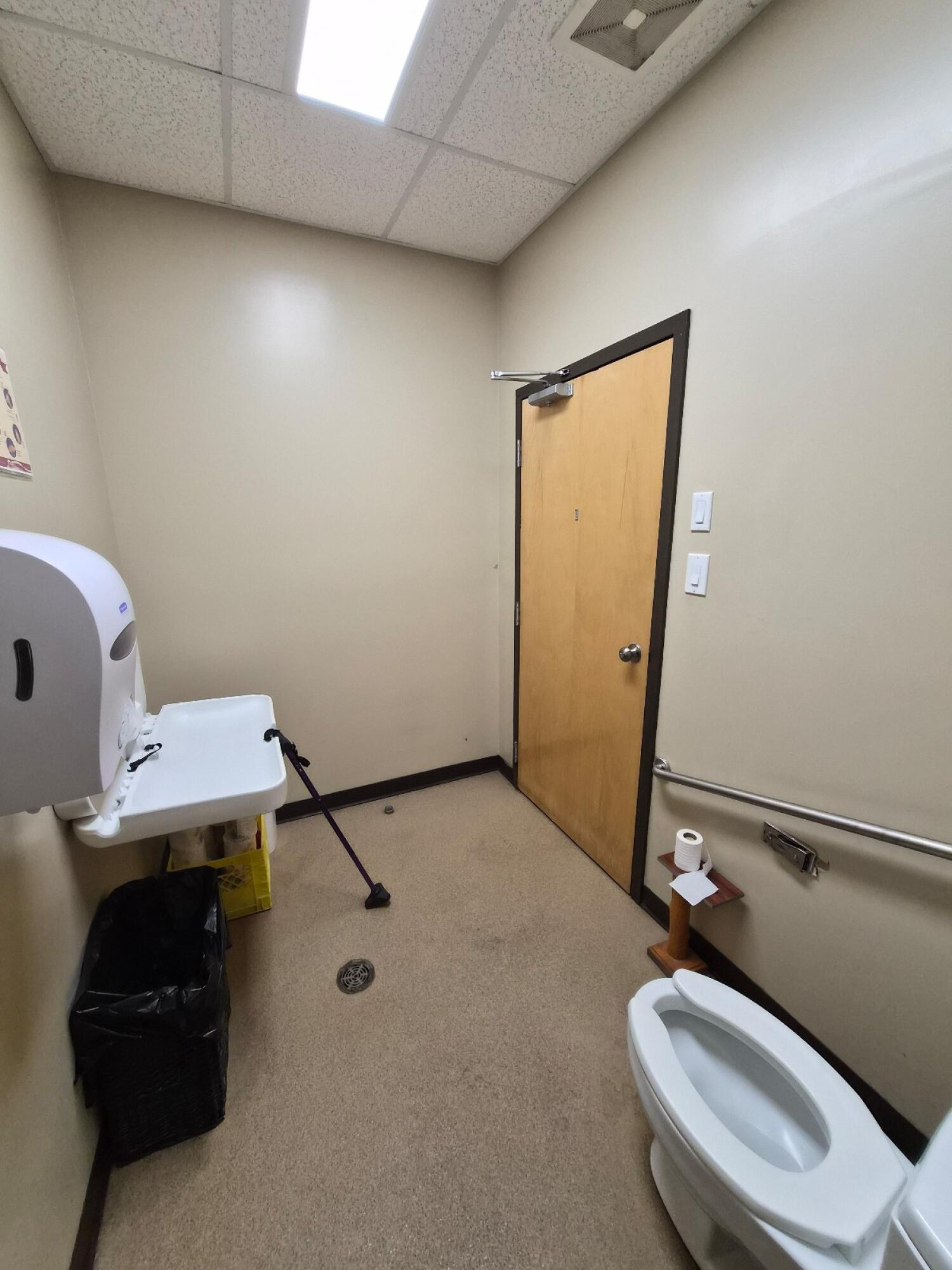 Wheelchair-accessible bathroom
