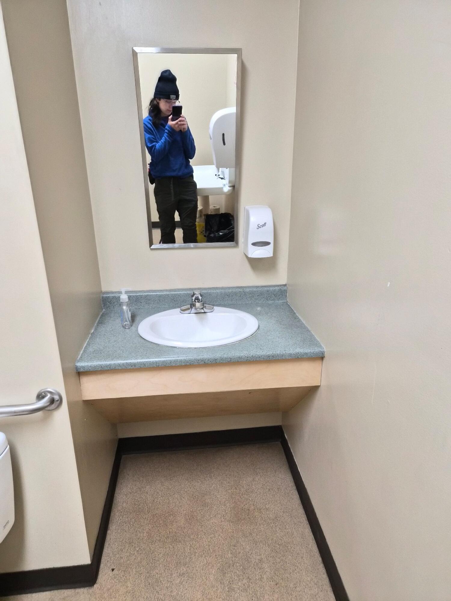 Wheelchair-accessible bathroom