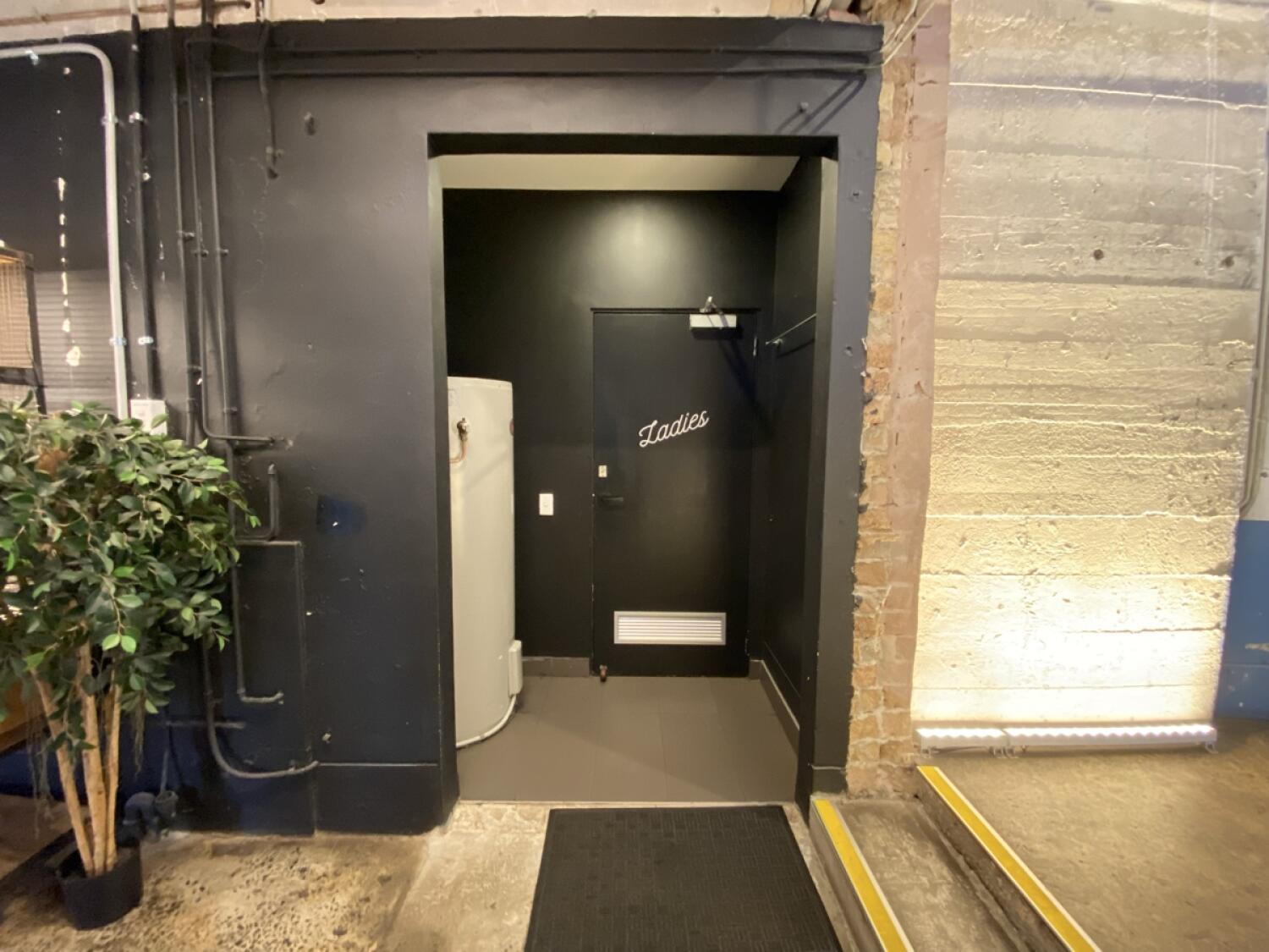Non wheelchair-accessible bathroom