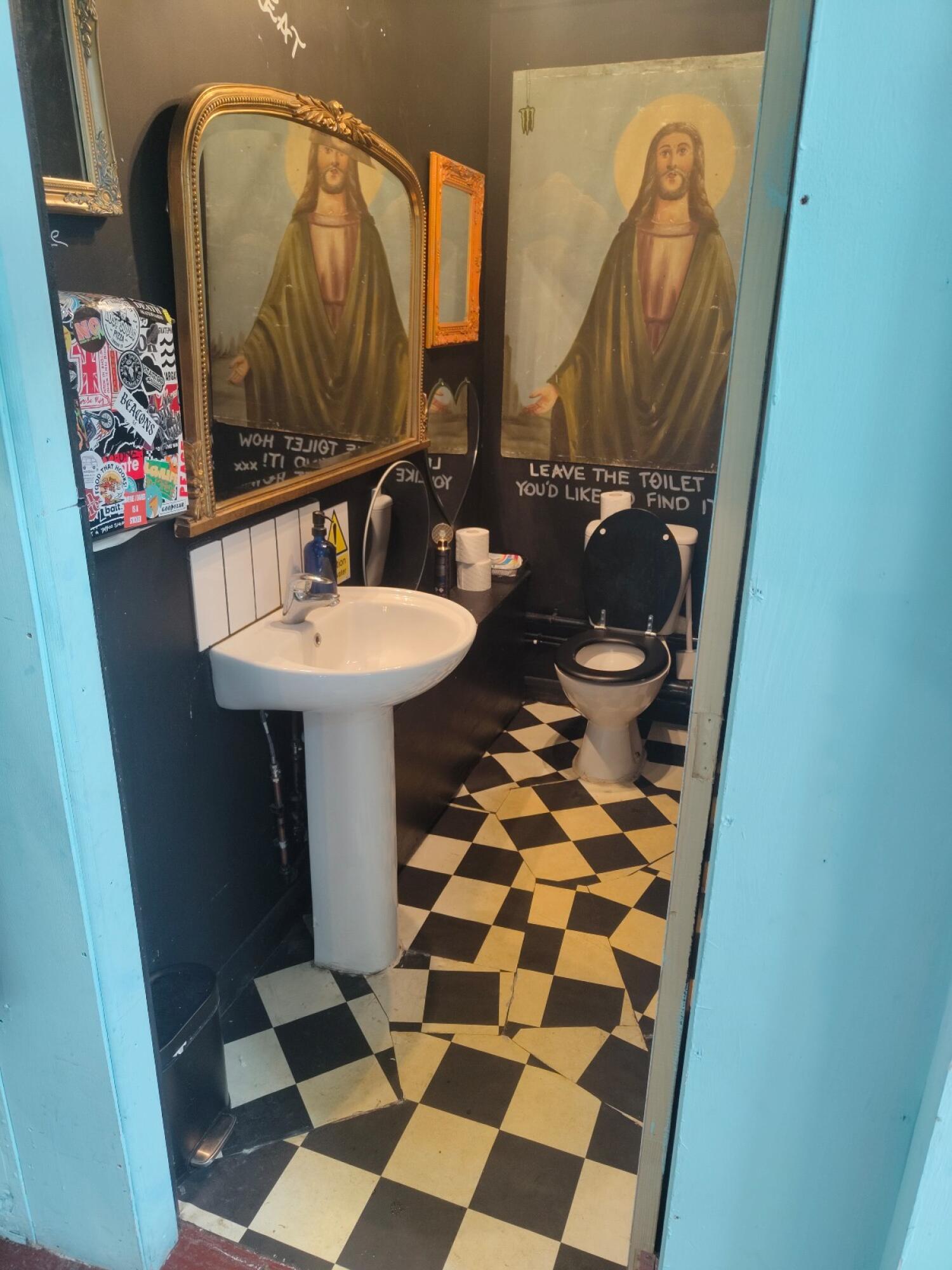 Wheelchair-accessible bathroom