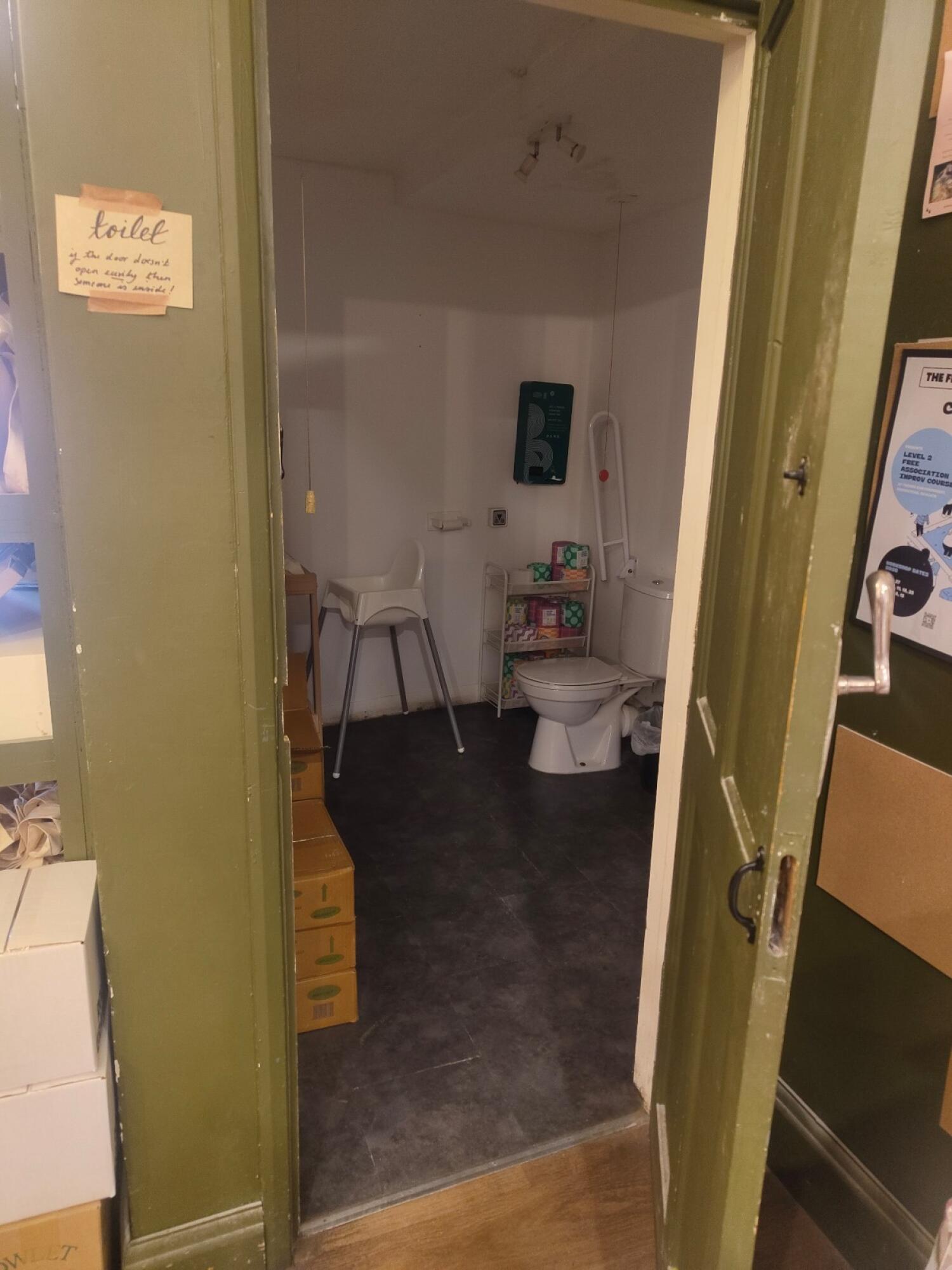 Wheelchair-accessible bathroom