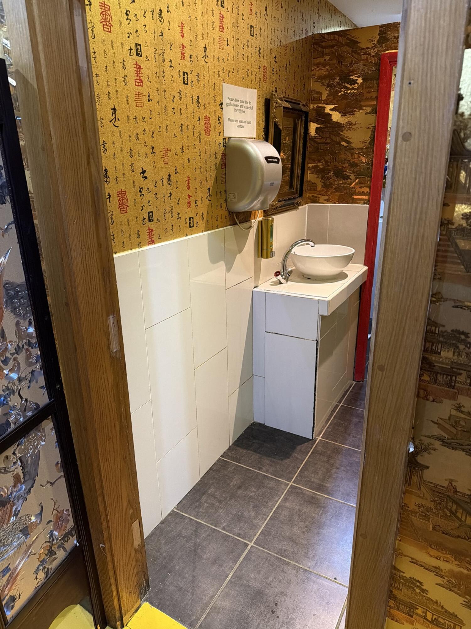 Non wheelchair-accessible bathroom