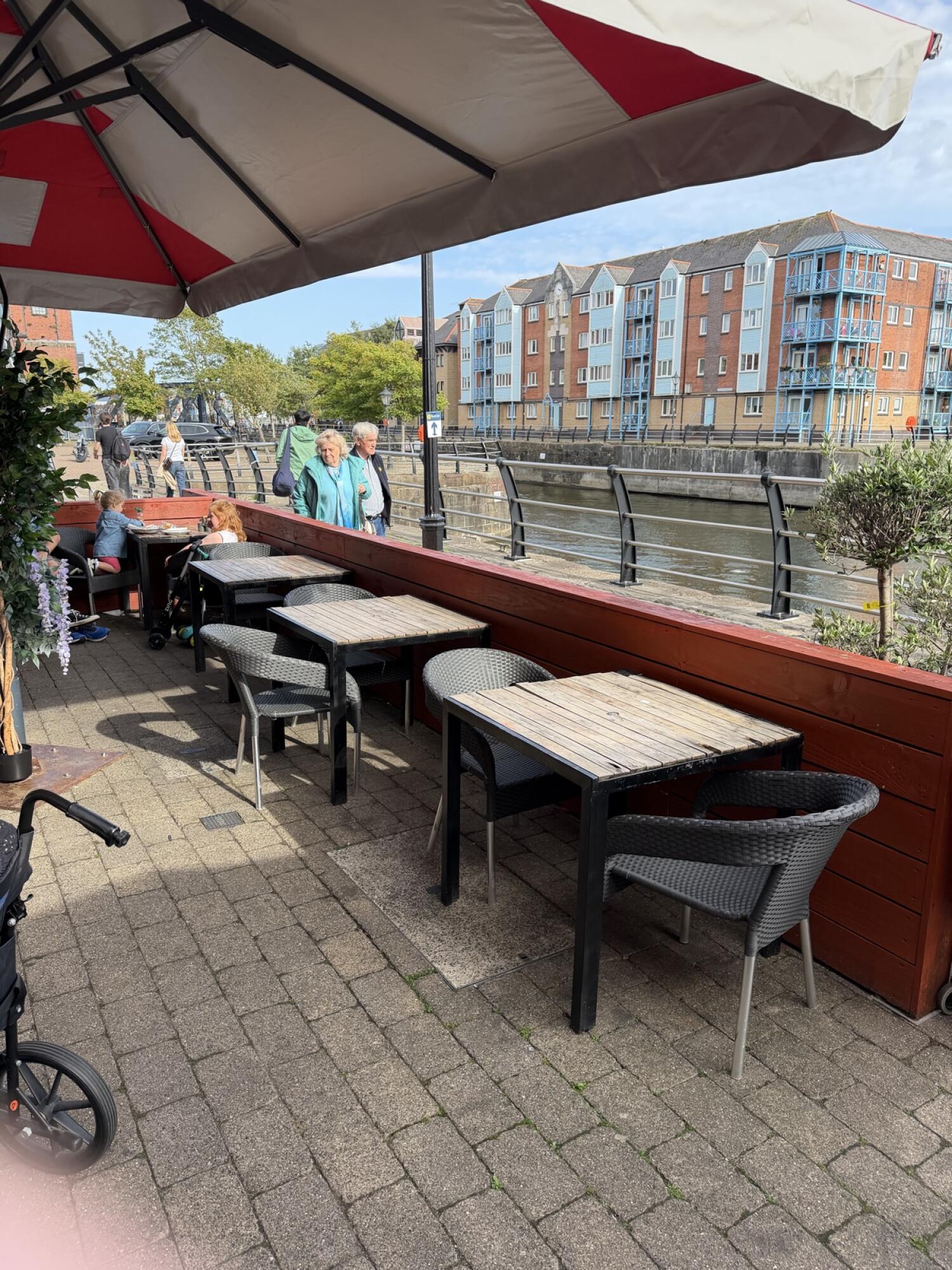 Outdoor – Front or street space