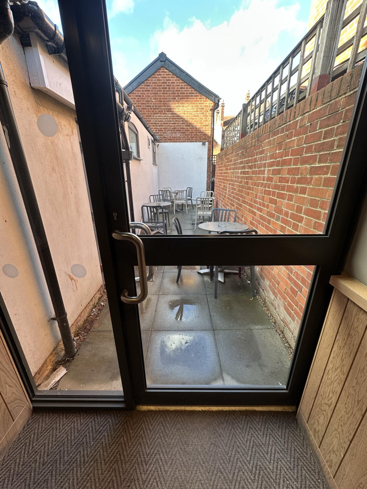 Outdoor – Back space