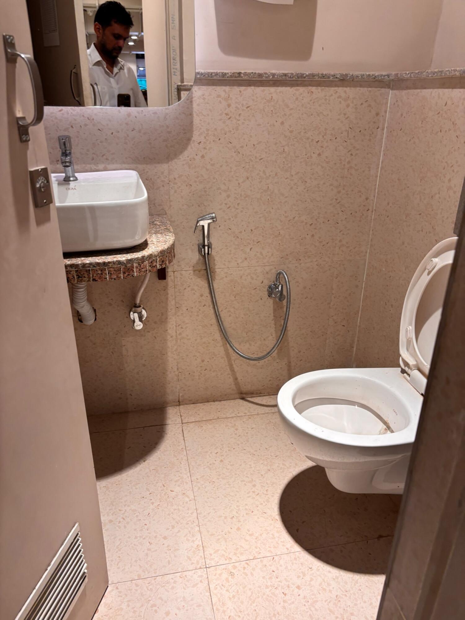 Non wheelchair-accessible bathroom