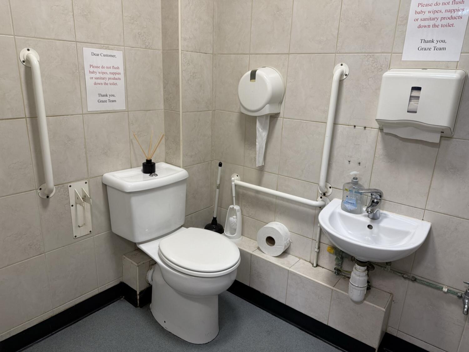 Wheelchair-accessible bathroom