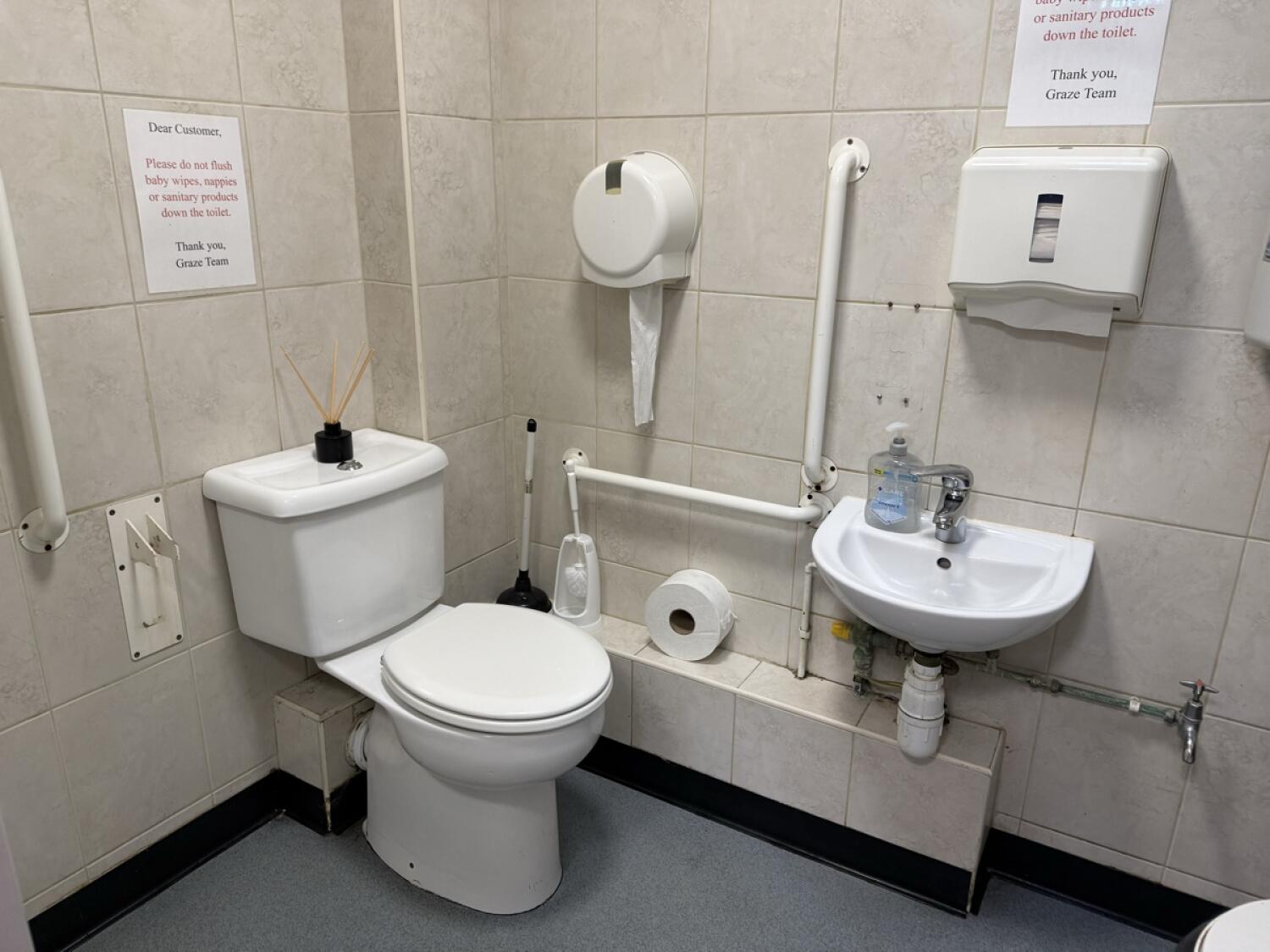 Wheelchair-accessible bathroom