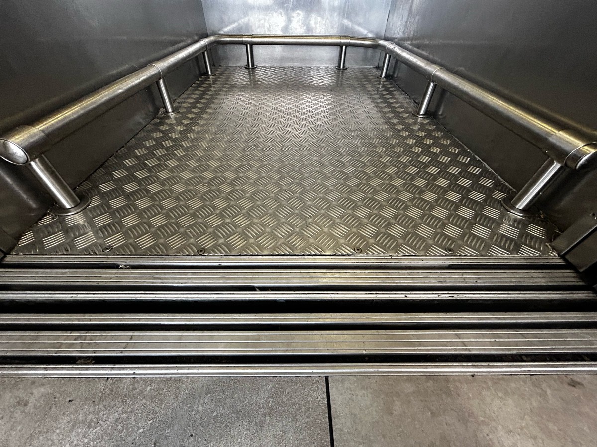 Small bump before entrance to lift