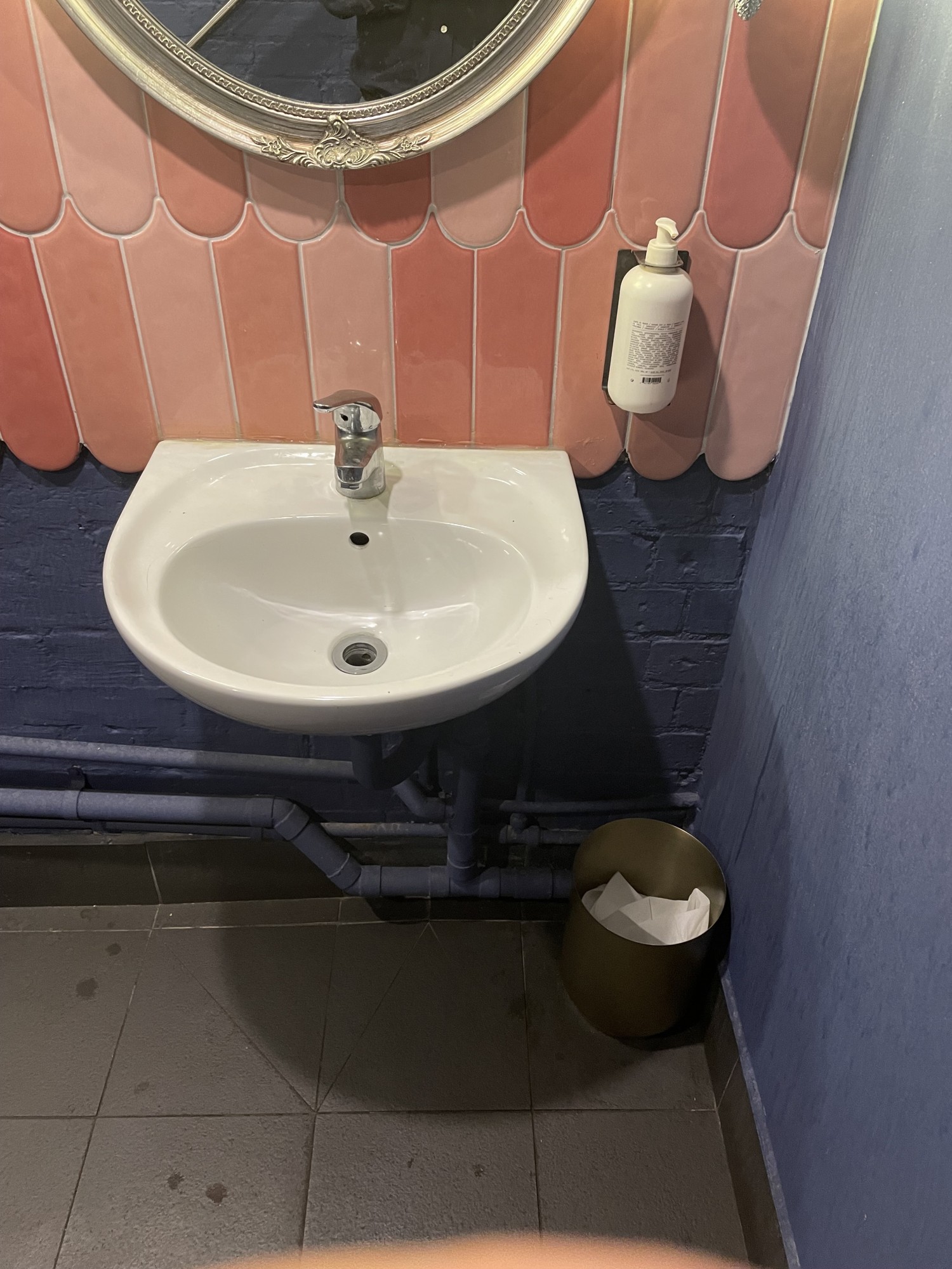Hand basin