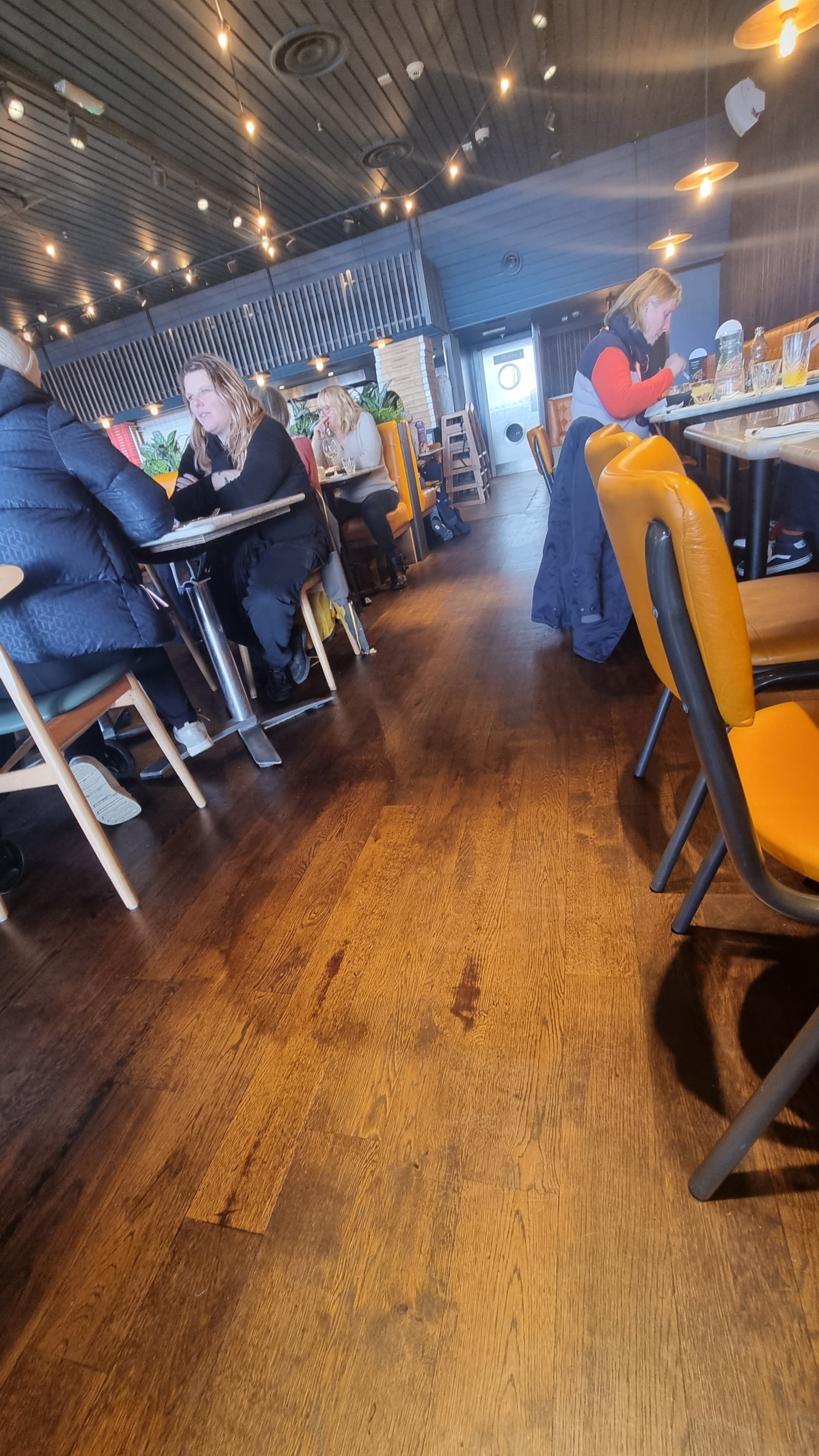 Side seating area