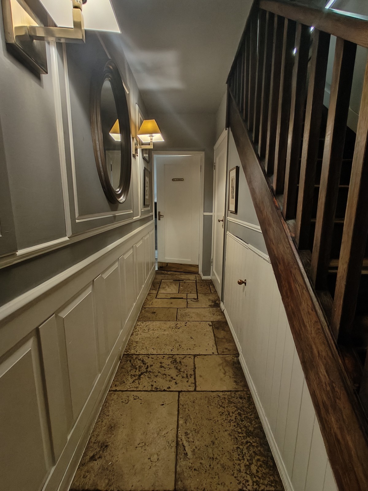 Non wheelchair-accessible bathroom