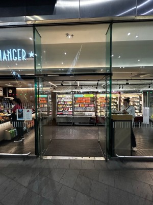 Glass doors. Silver metal vertical handles in centre, push to open.