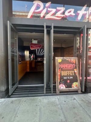Main entrance. 2 double glass doors straight ahead on the left and right. Handles on the center. Pull.