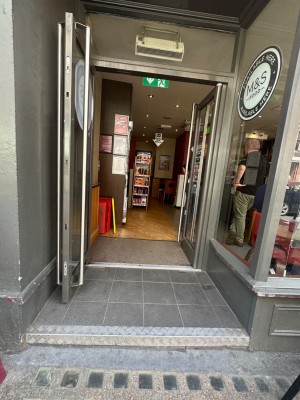 Main entrance. 1 step. Double glass door straight ahead. Pull or push door. Handles in the center.